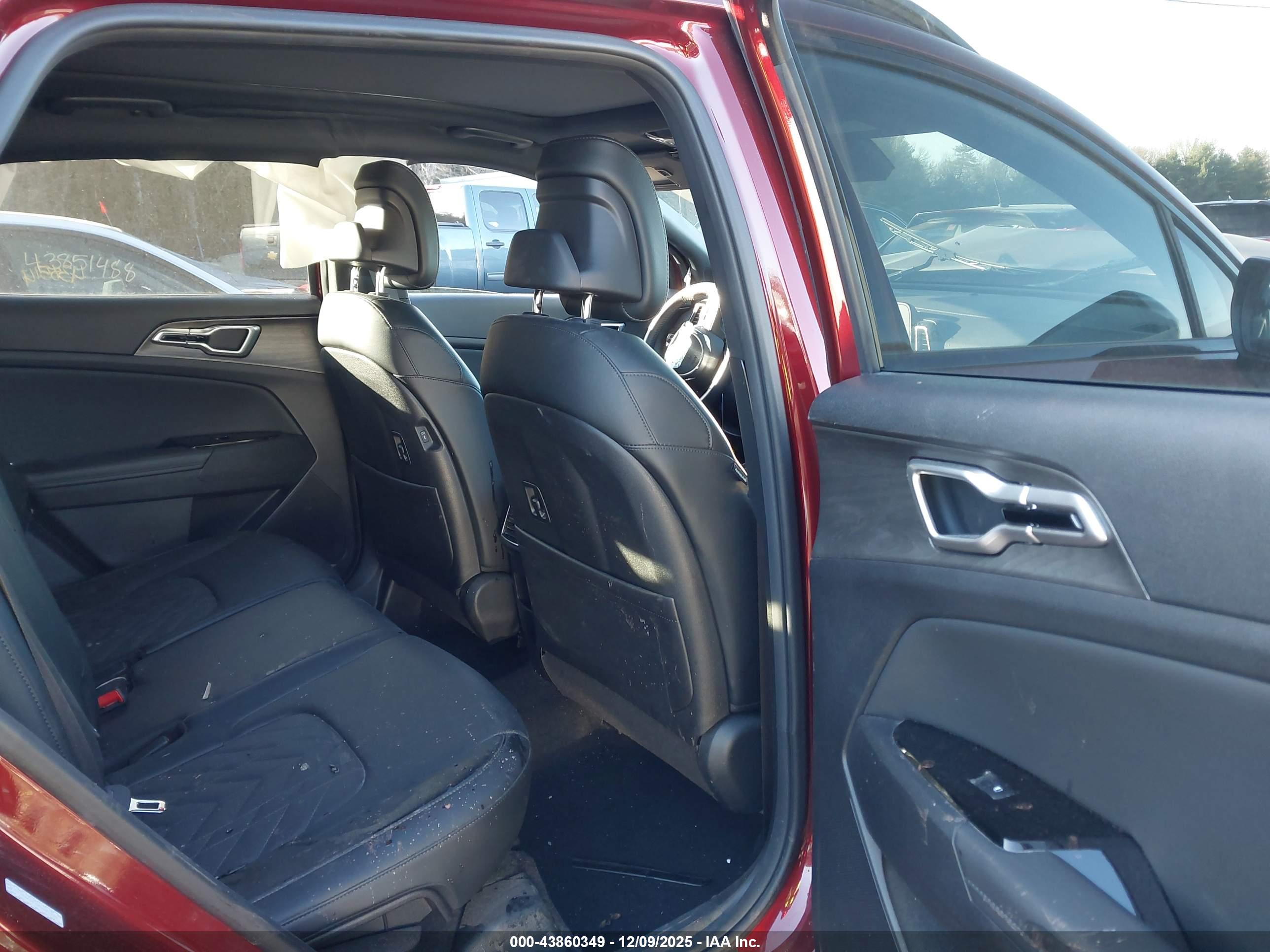 KIA SPORTAGE image 8