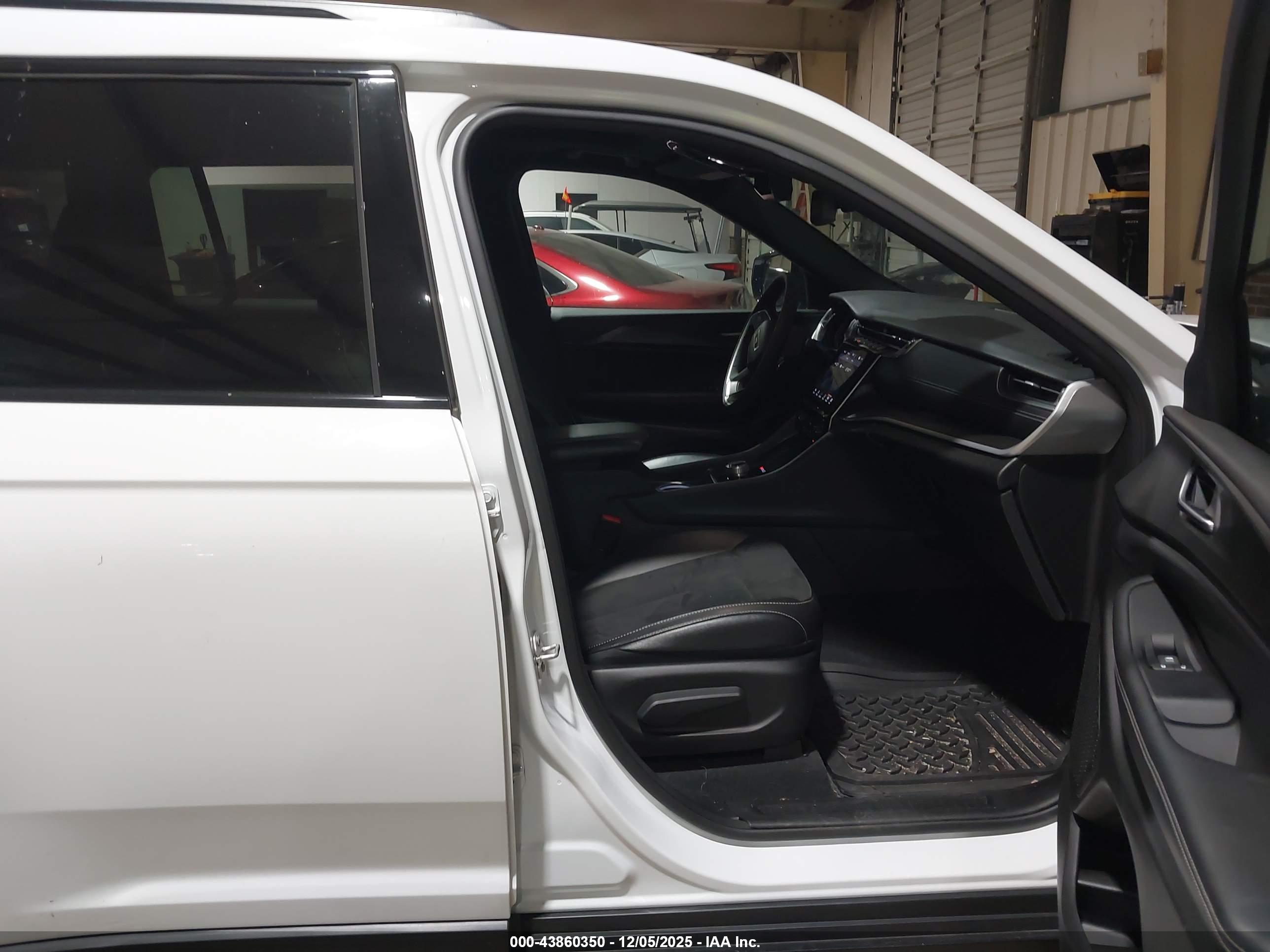JEEP GRAND image 5