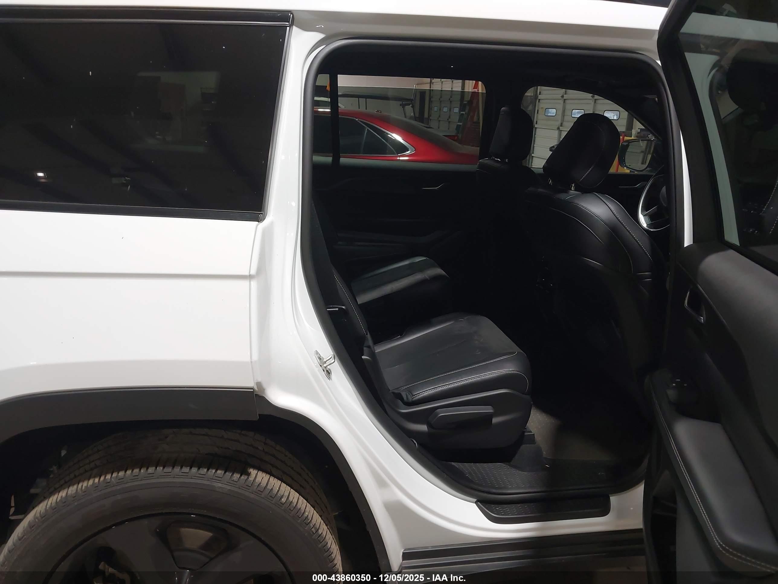 JEEP GRAND image 8