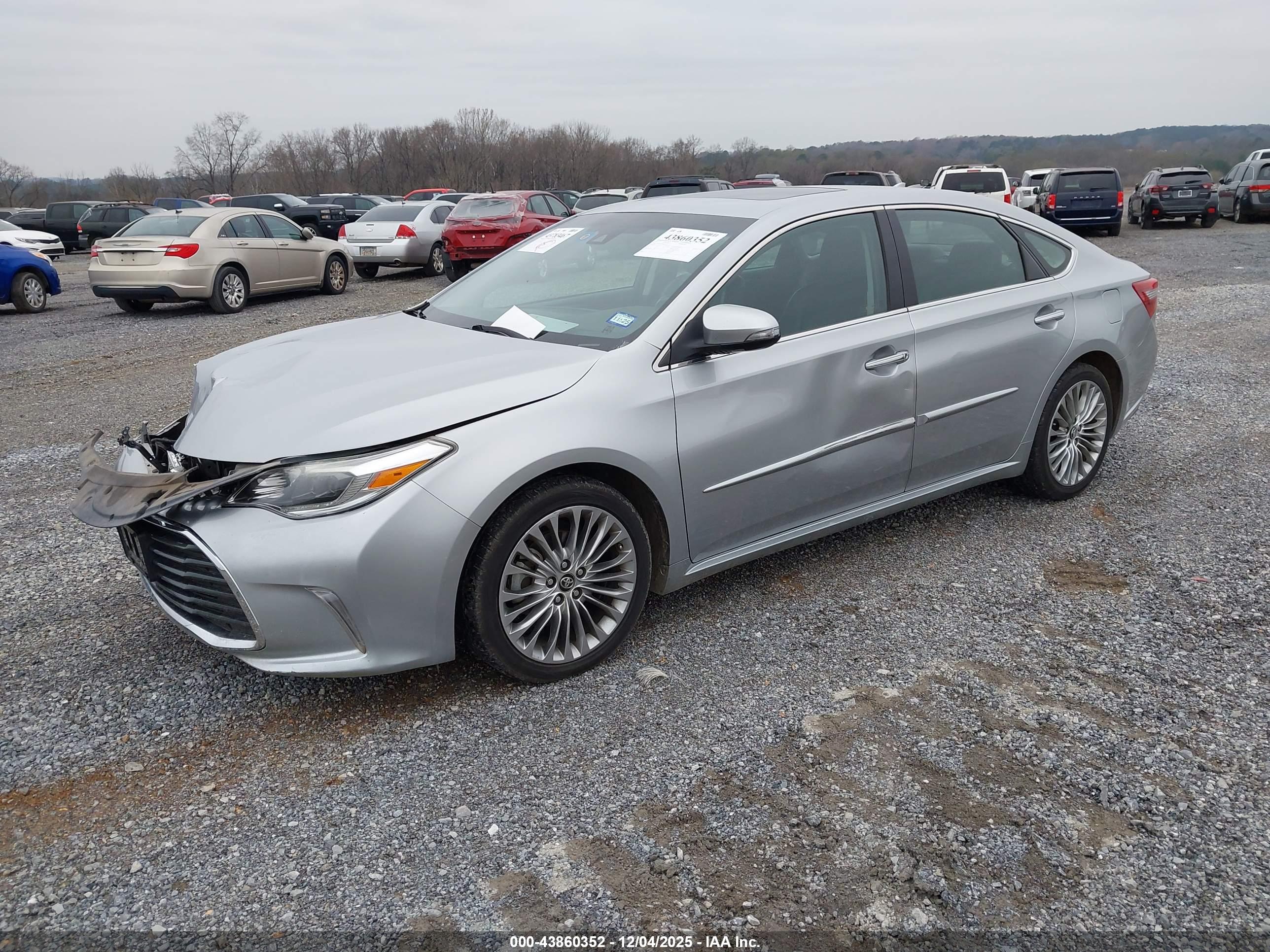 TOYOTA AVALON image 2