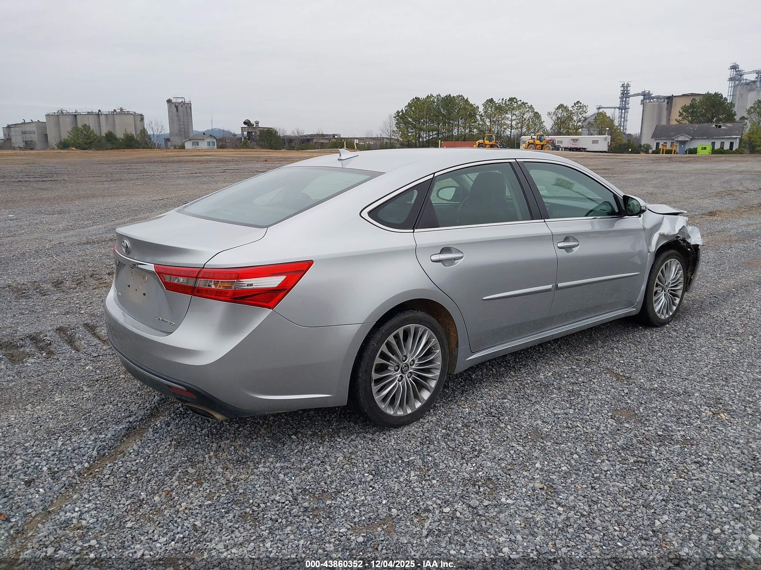 TOYOTA AVALON image 4