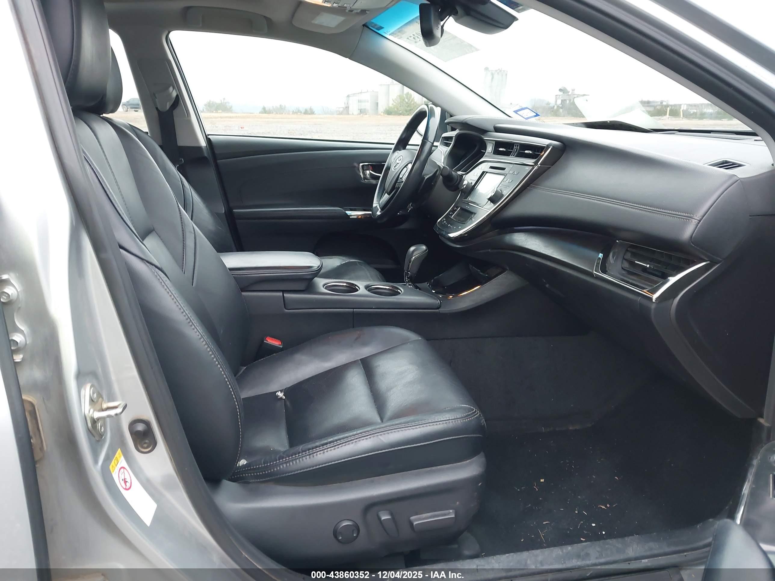 TOYOTA AVALON image 5