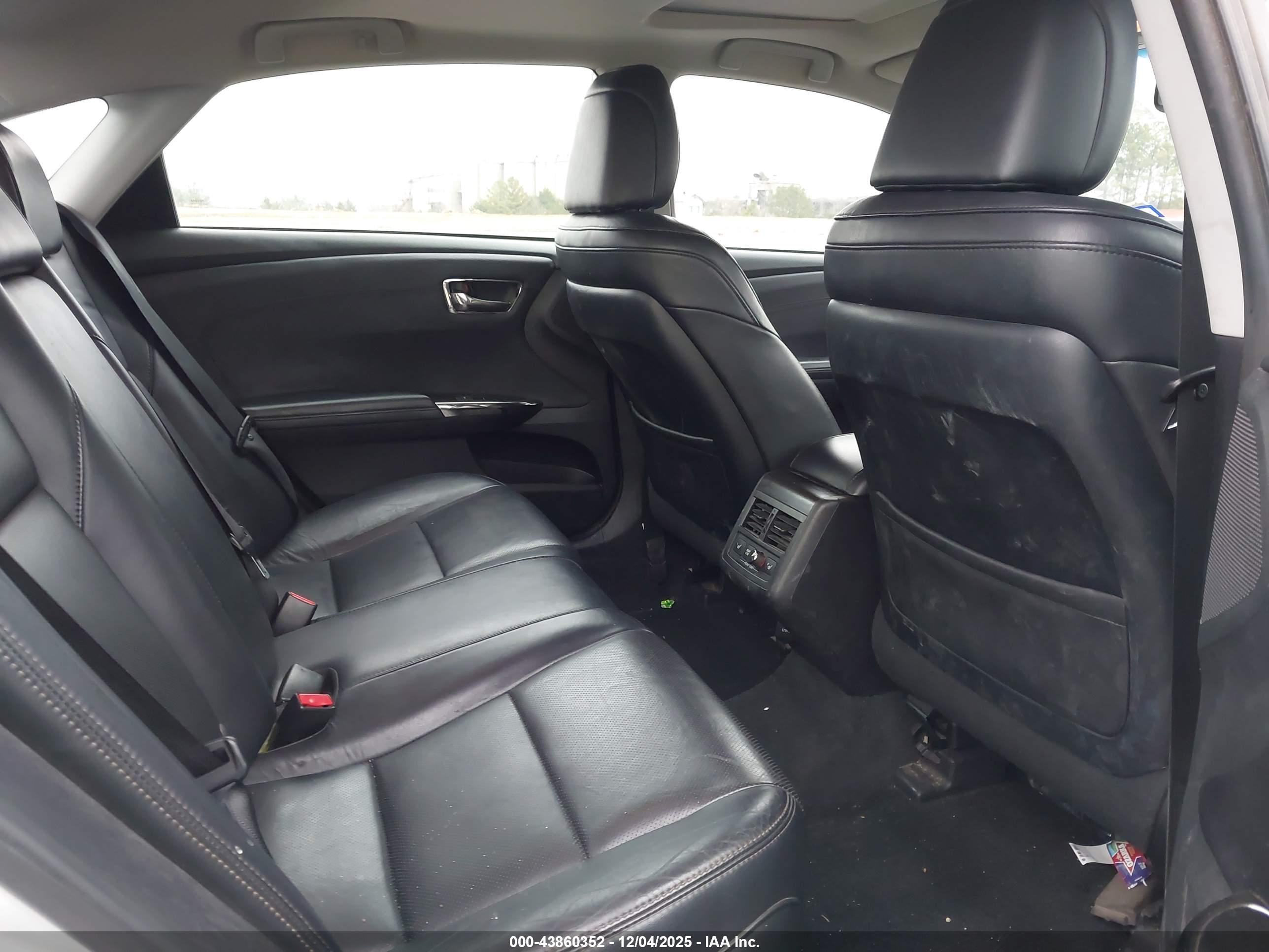 TOYOTA AVALON image 8