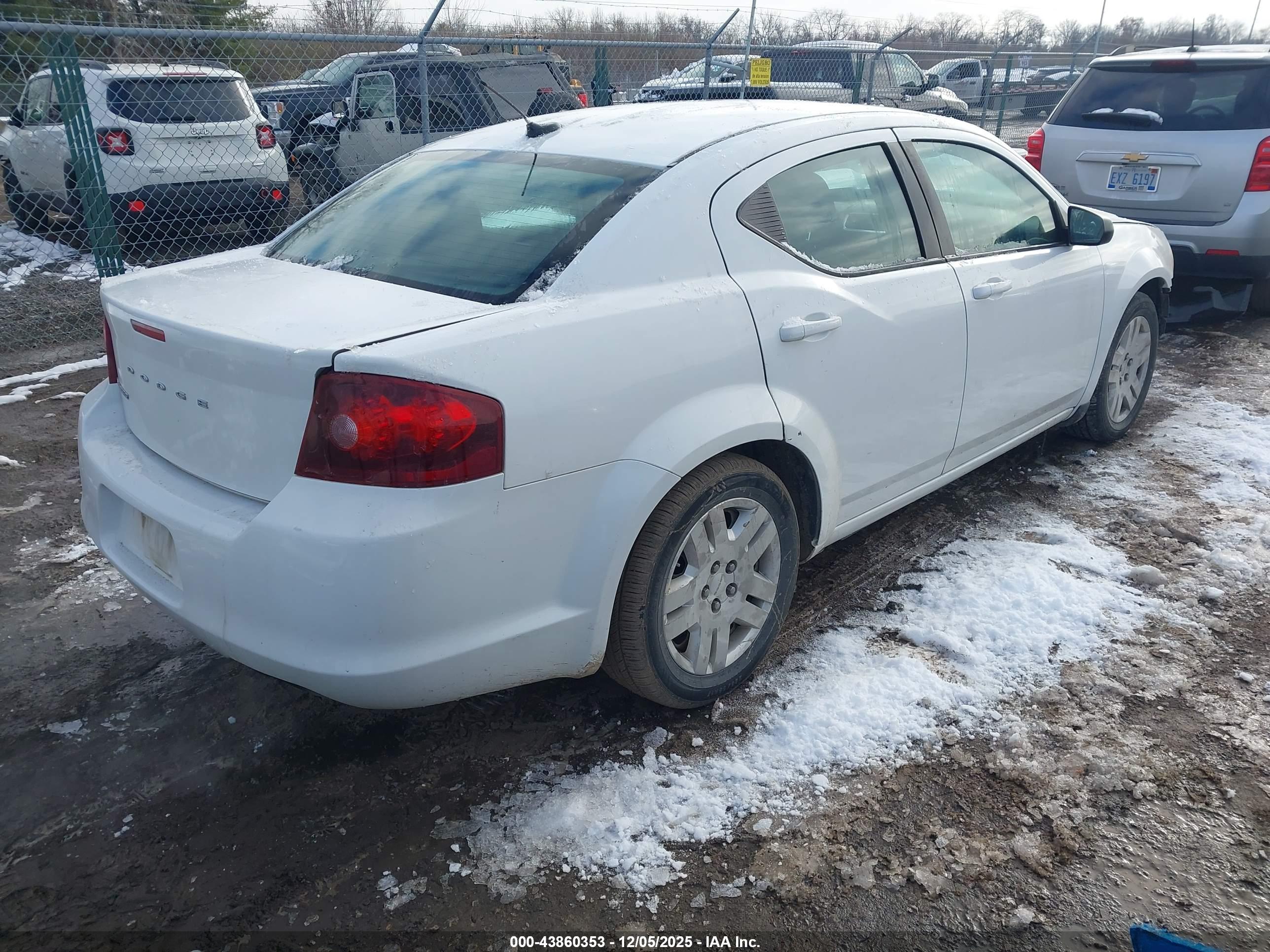 DODGE AVENGER image 4