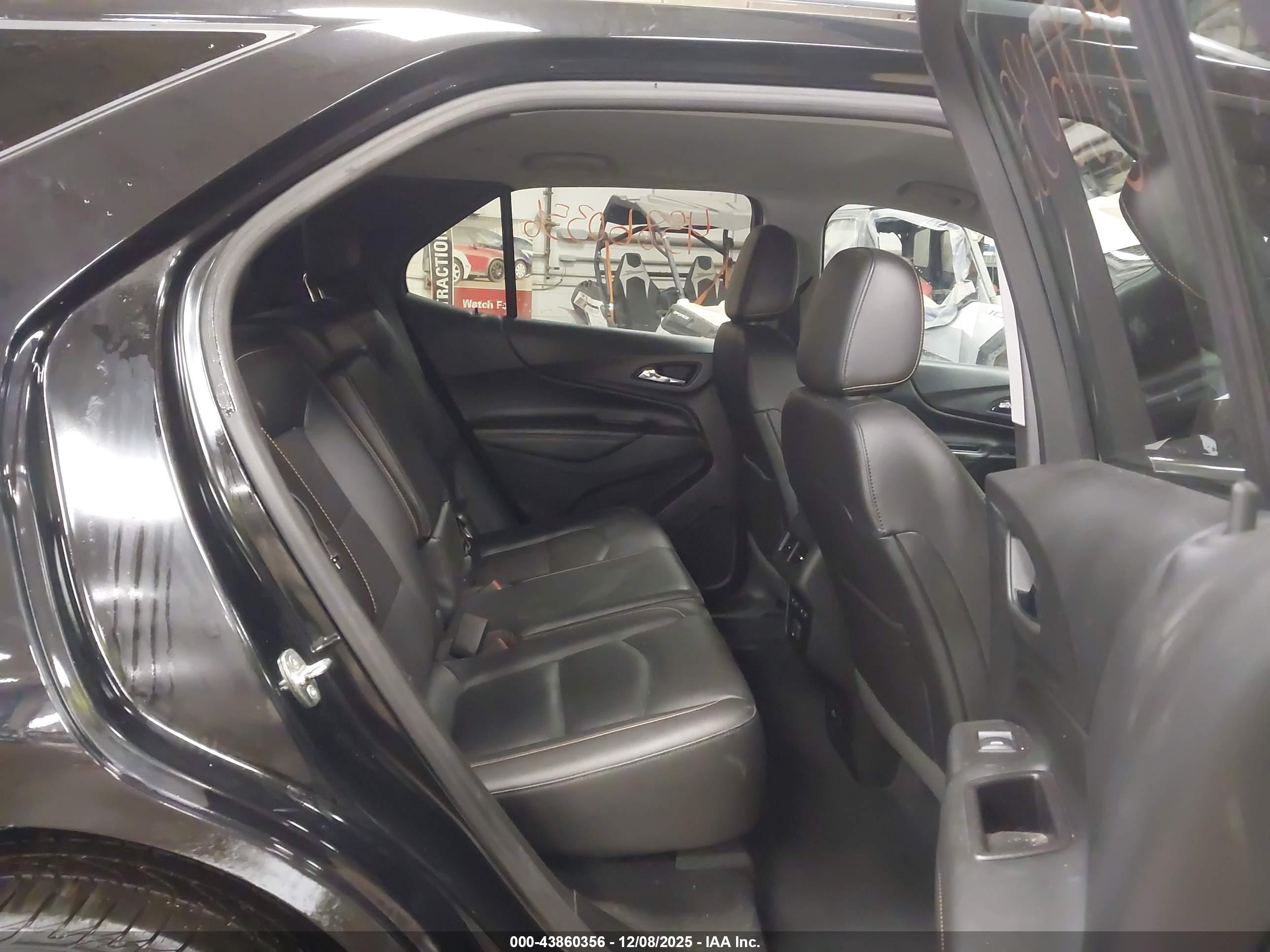 CHEVROLET EQUINOX image 8