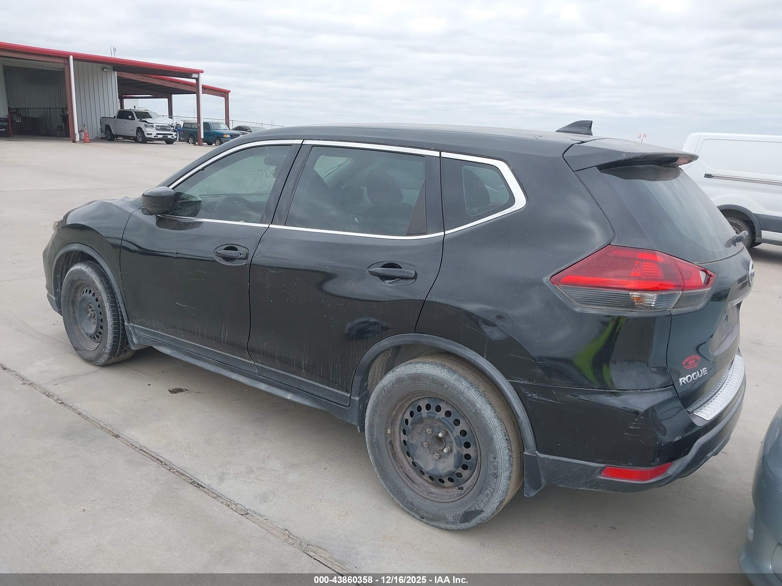 NISSAN ROGUE image 3