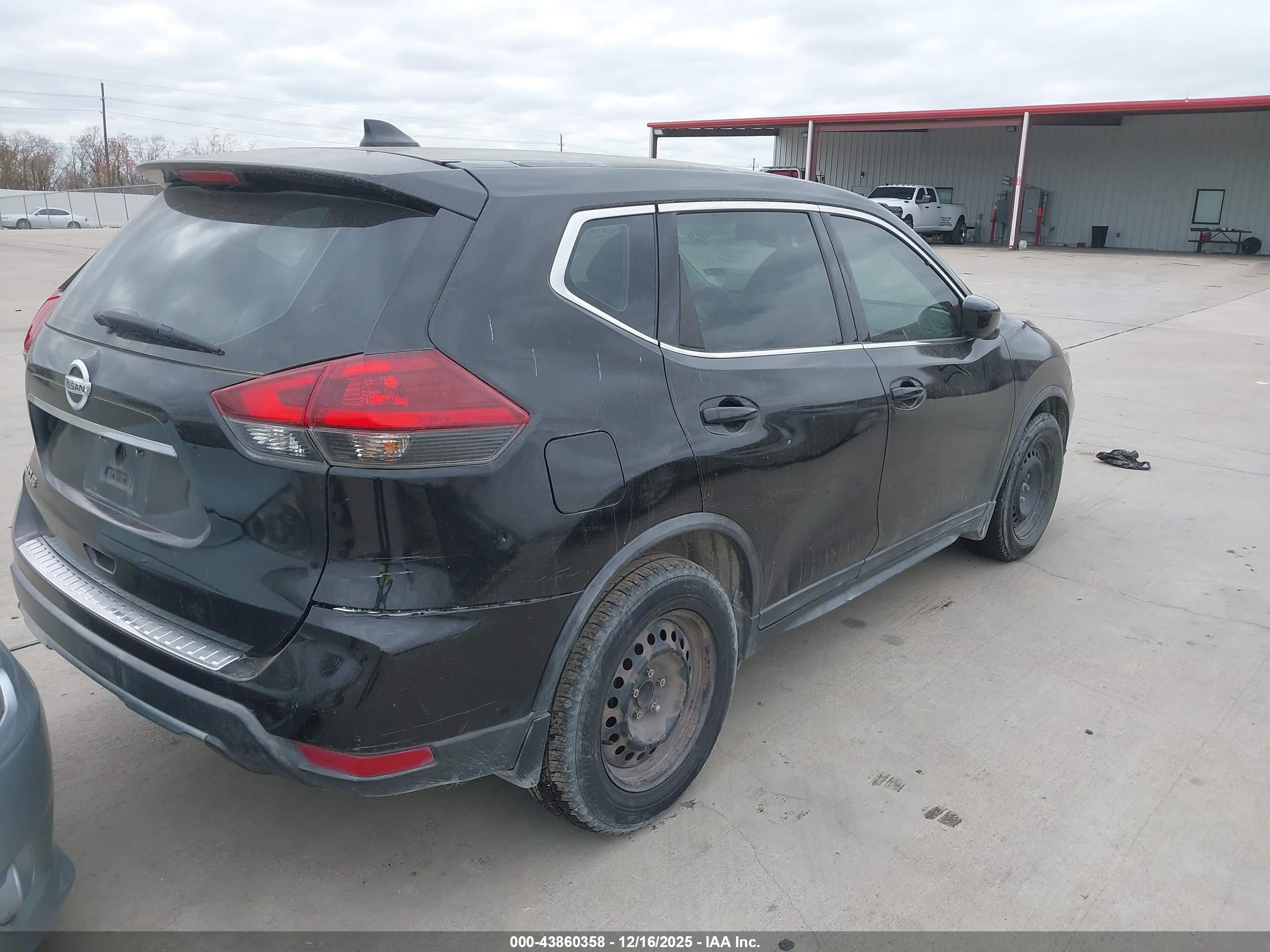 NISSAN ROGUE image 4