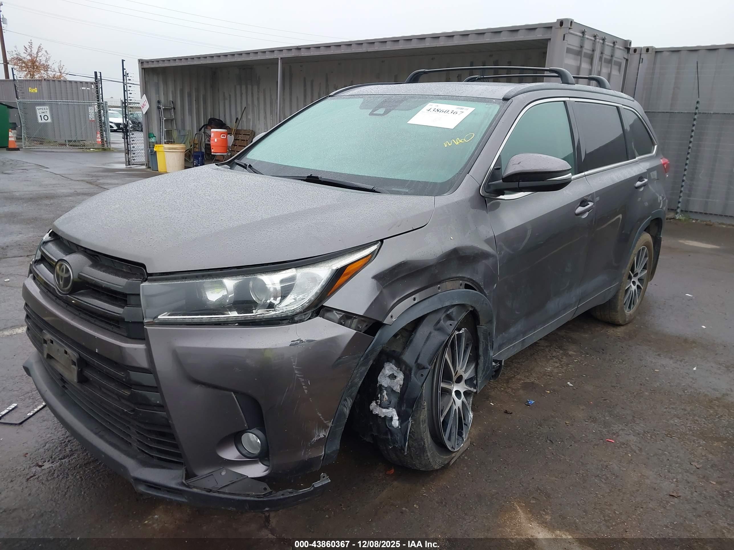 TOYOTA HIGHLANDER image 2