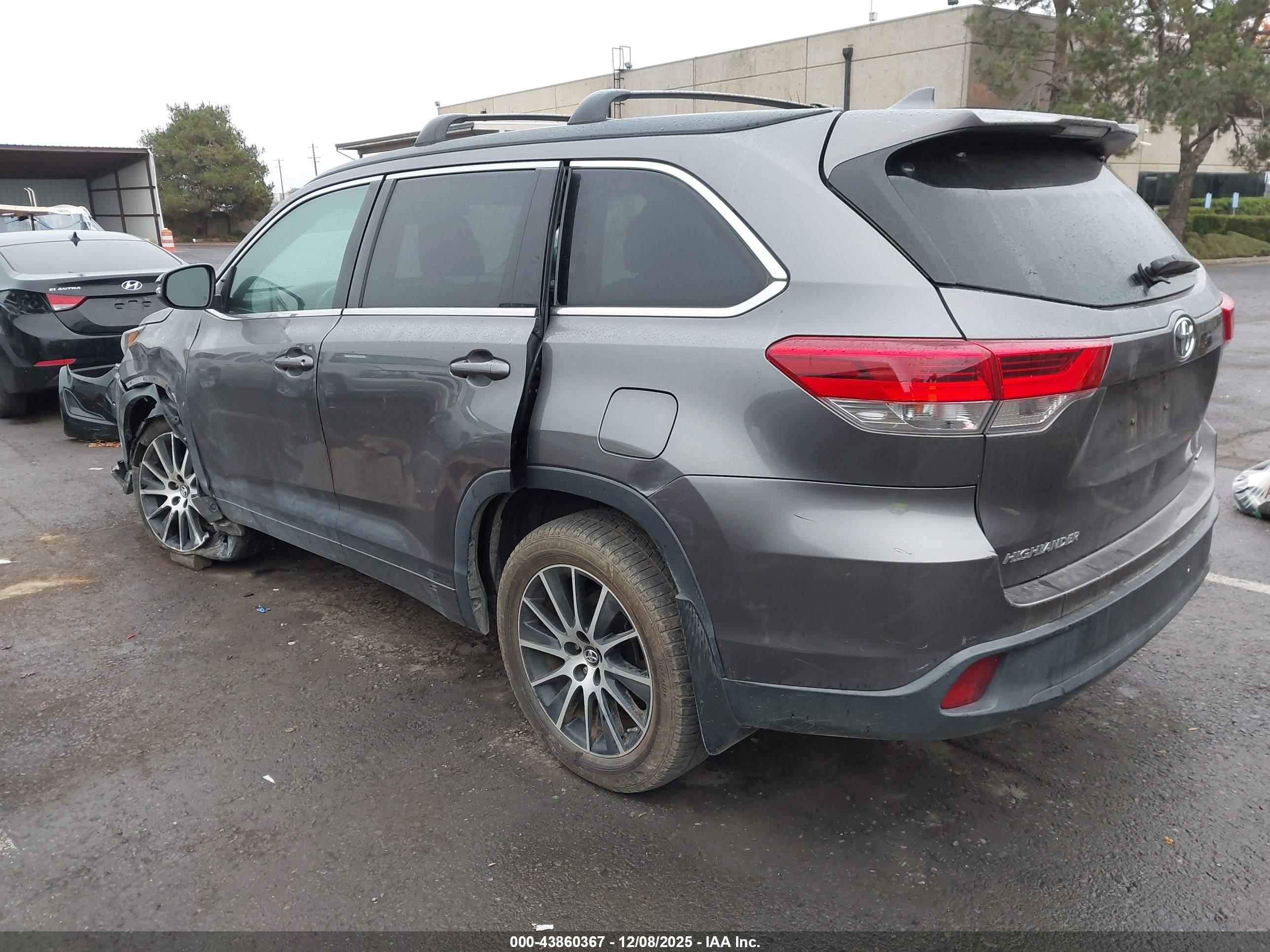 TOYOTA HIGHLANDER image 3