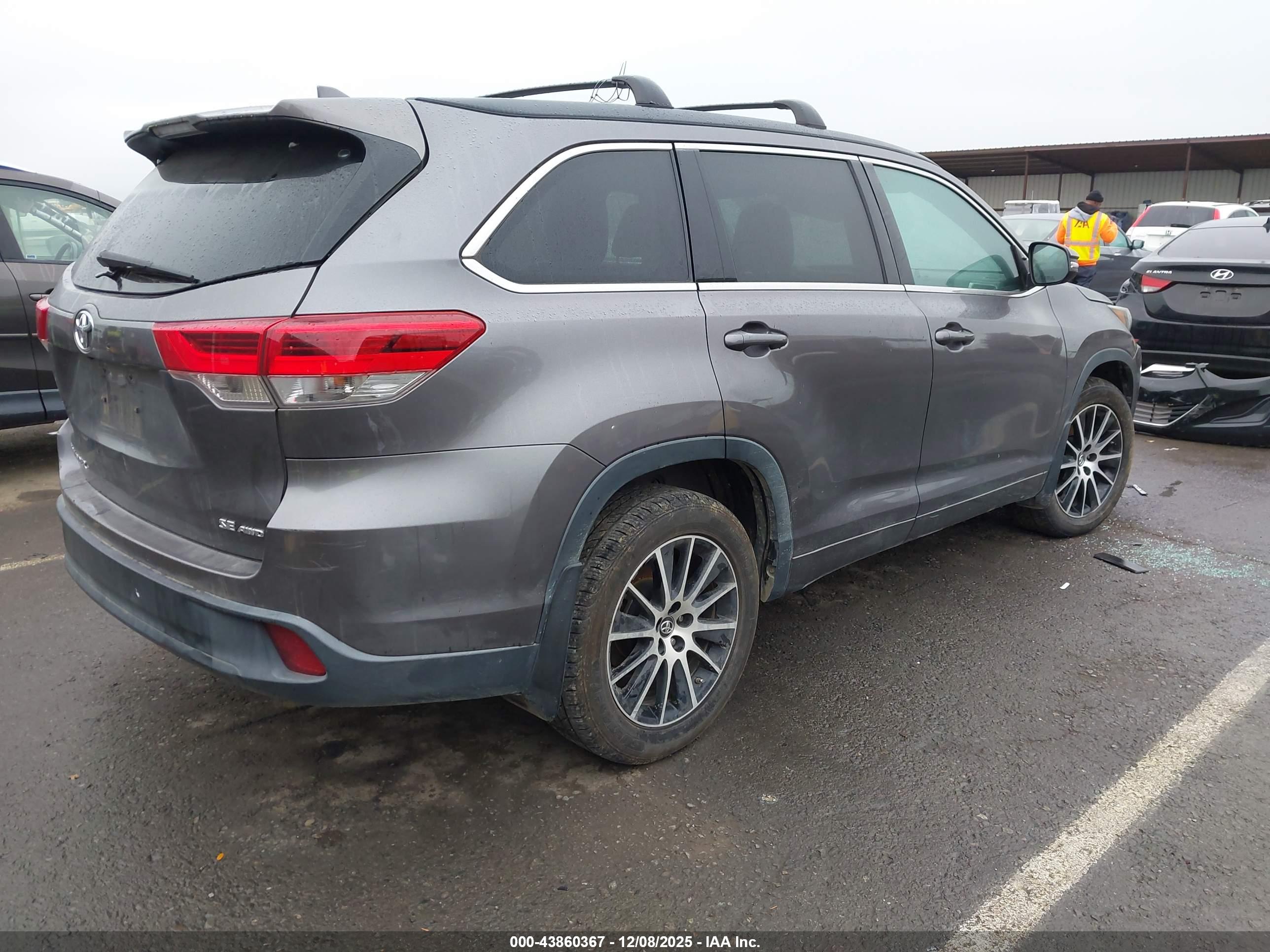TOYOTA HIGHLANDER image 4