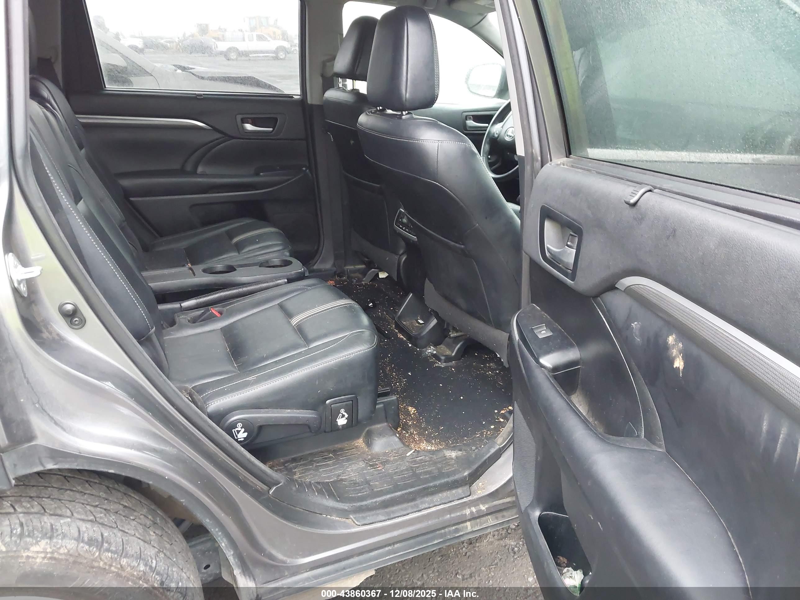 TOYOTA HIGHLANDER image 8
