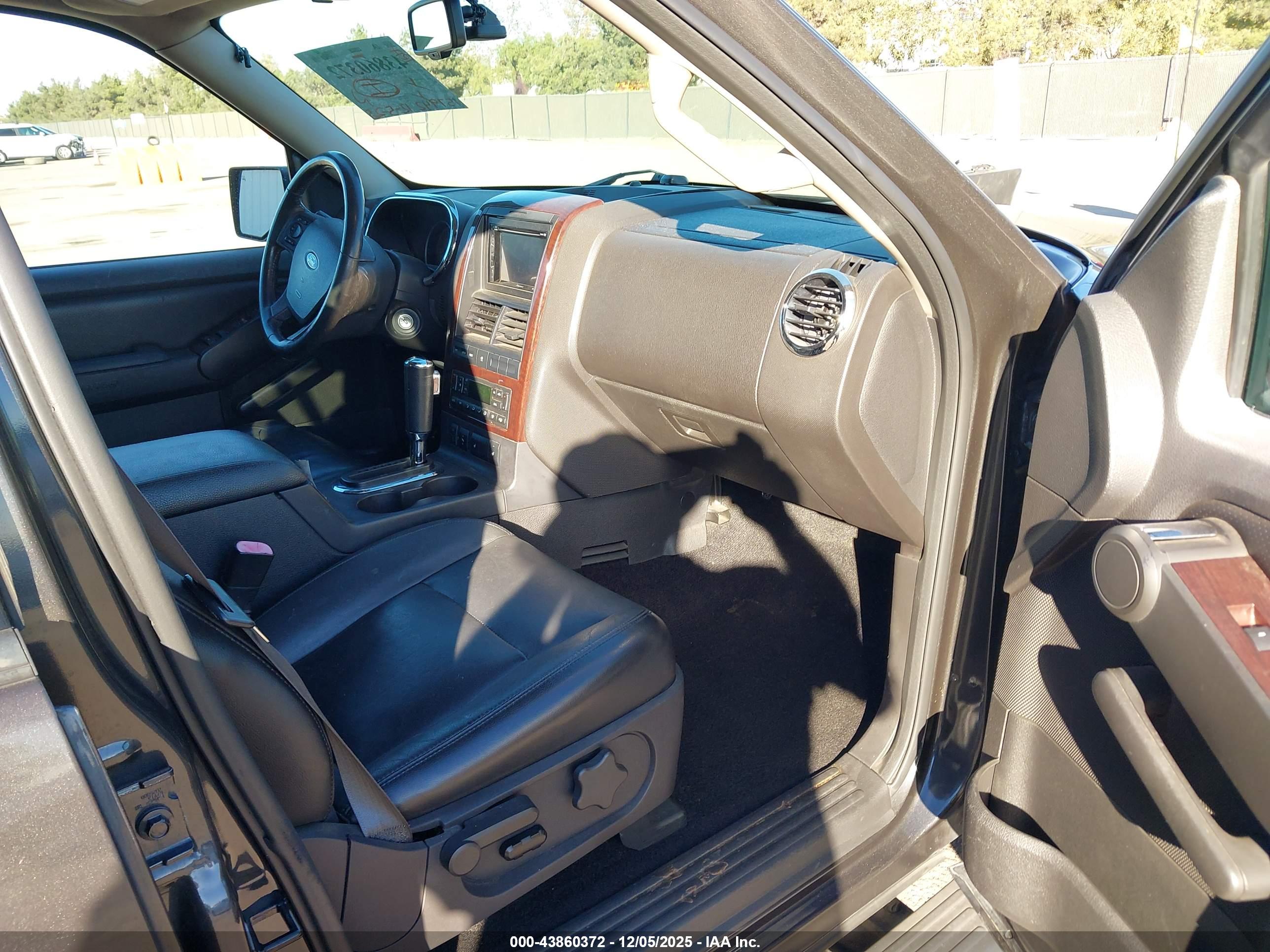 FORD EXPLORER image 5