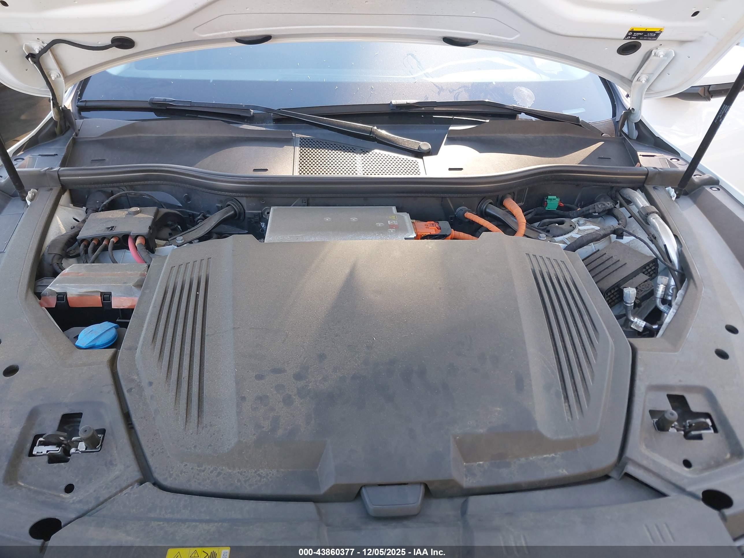 AUDI Q8 image 10