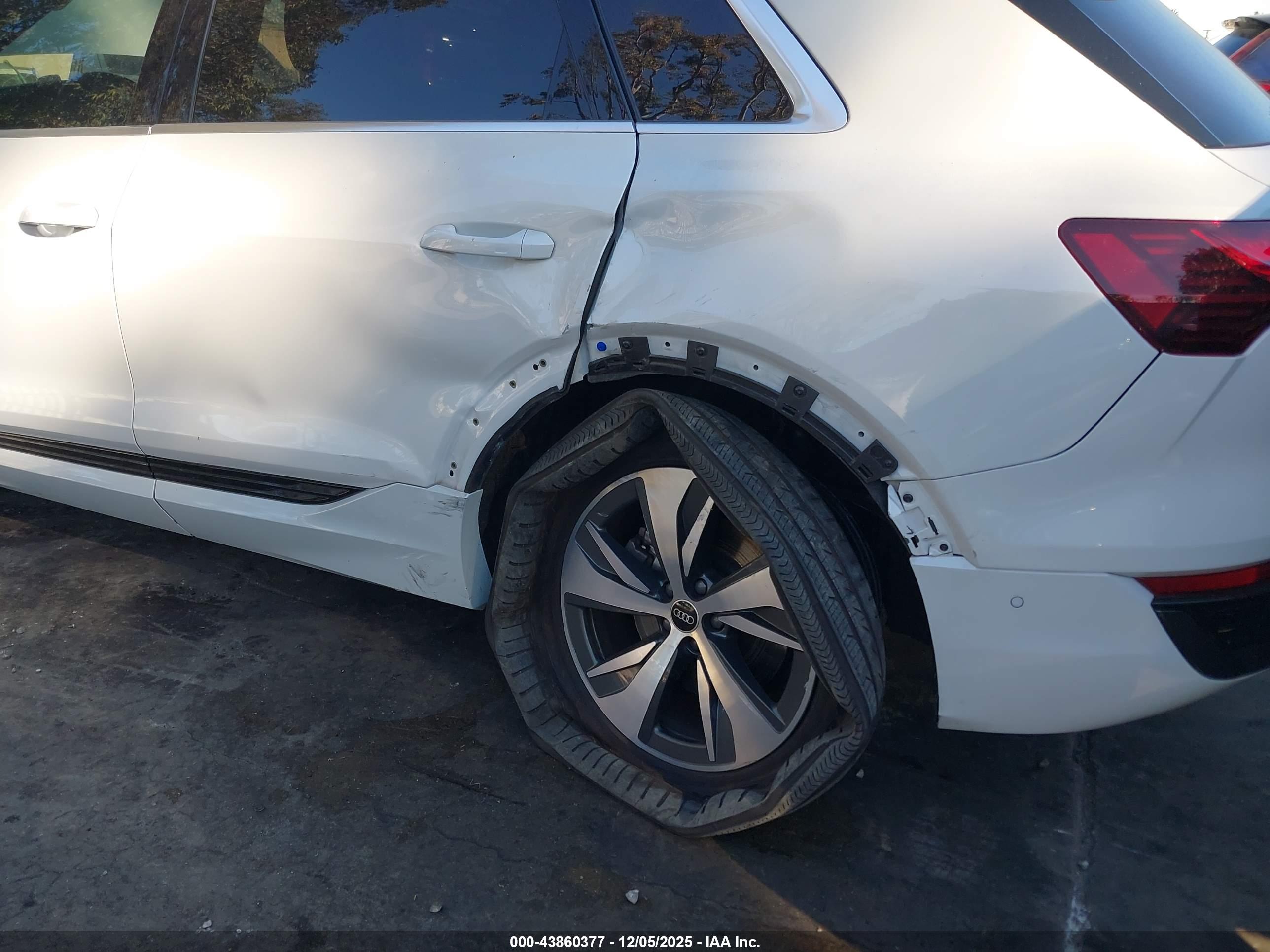 AUDI Q8 image 6