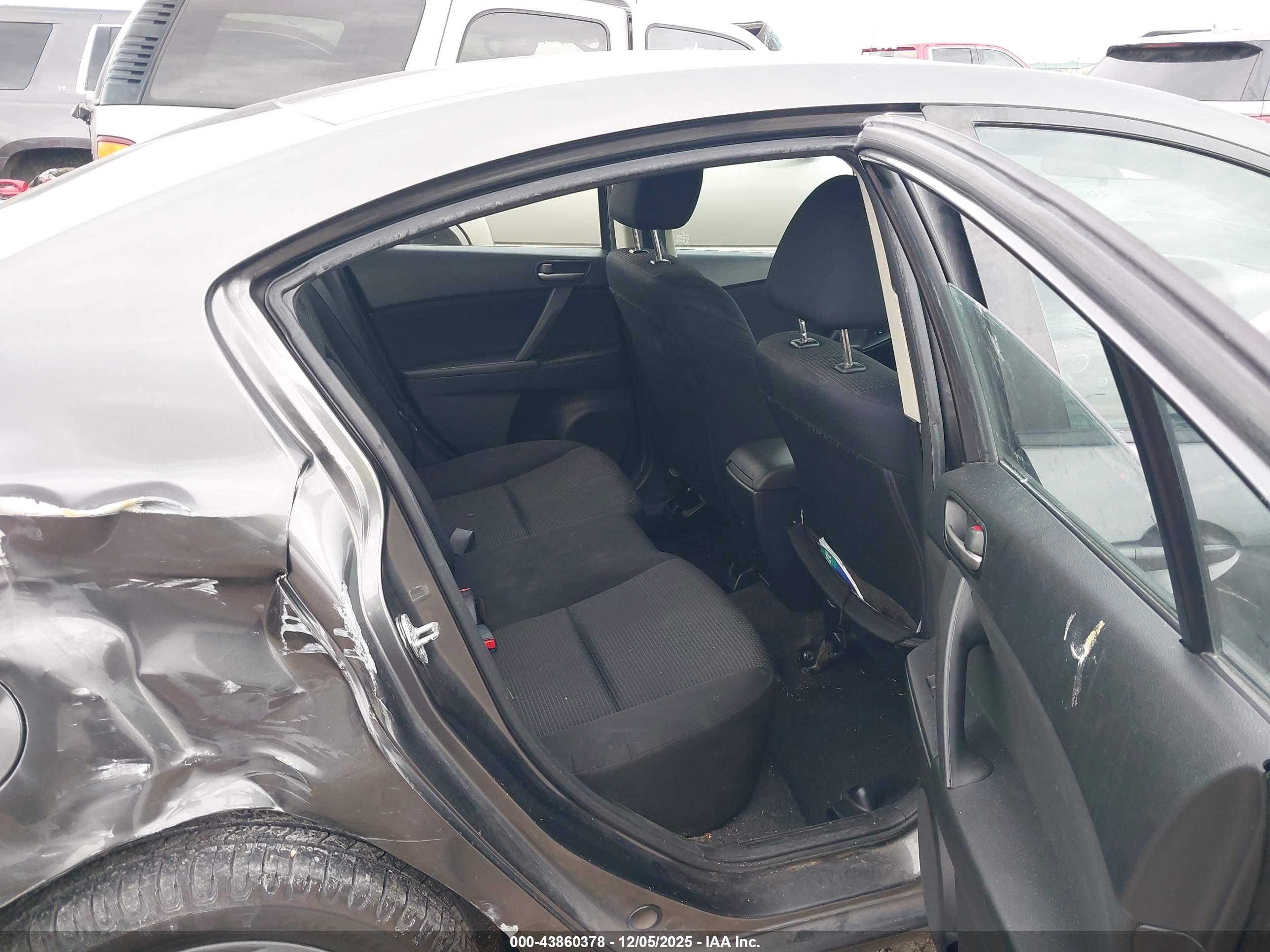 MAZDA MAZDA3 image 8