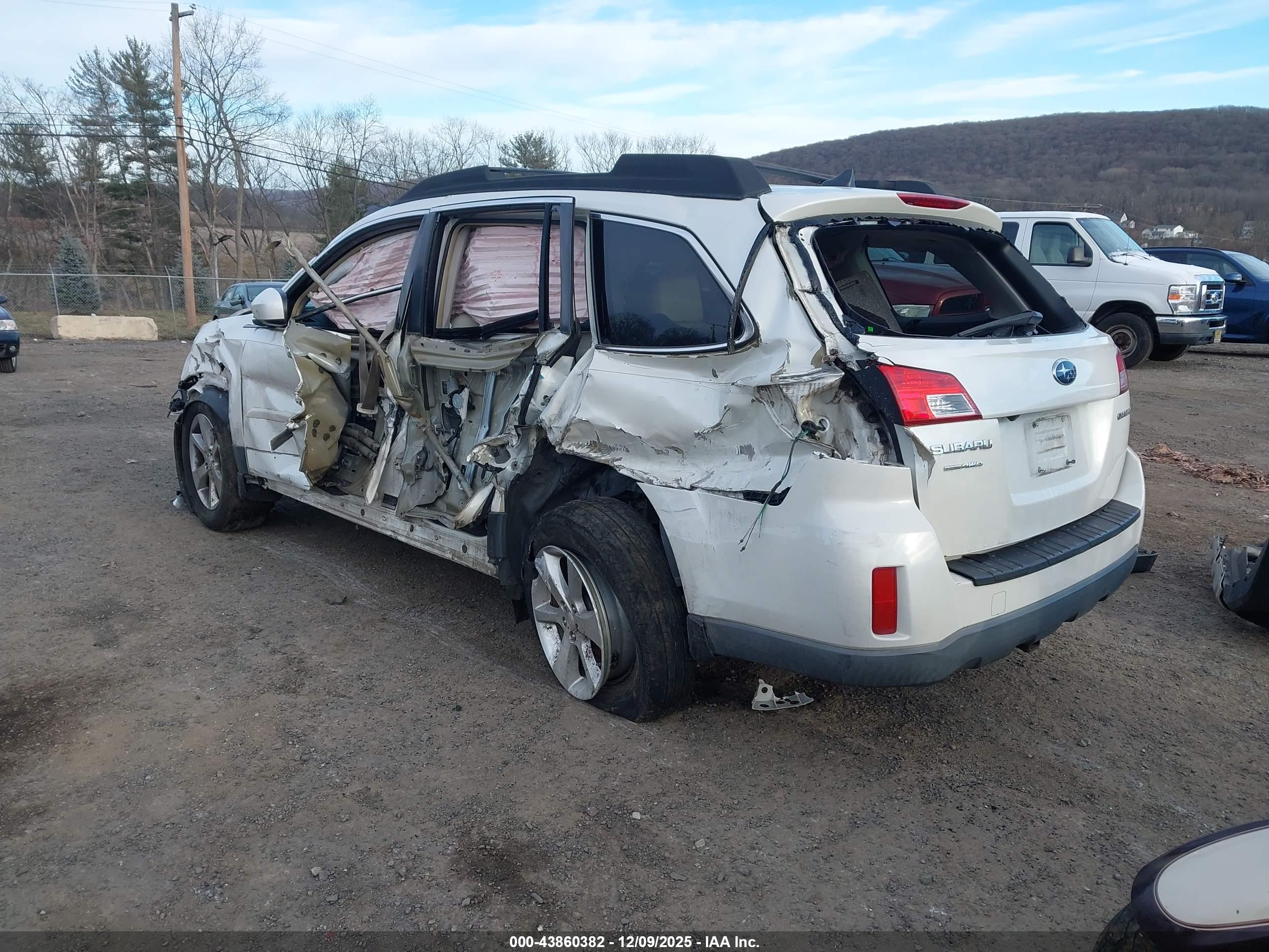 SUBARU OUTBACK image 3