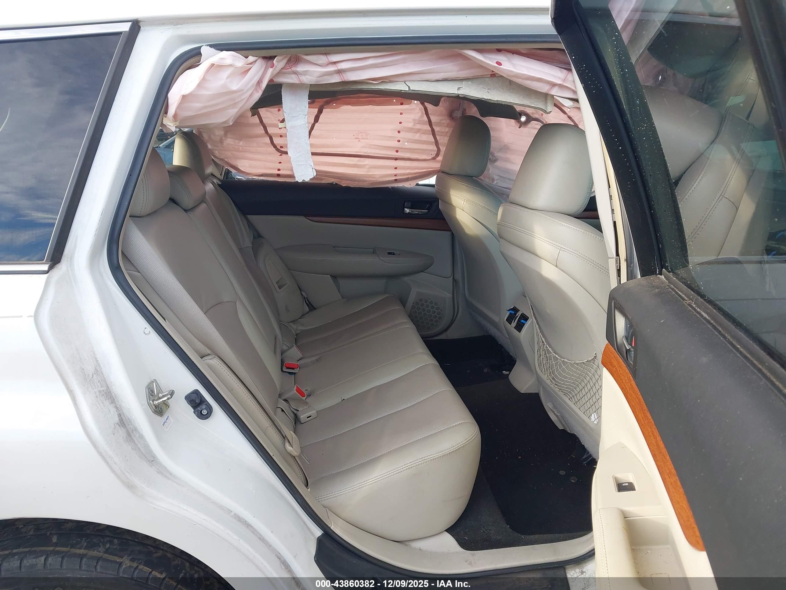 SUBARU OUTBACK image 8