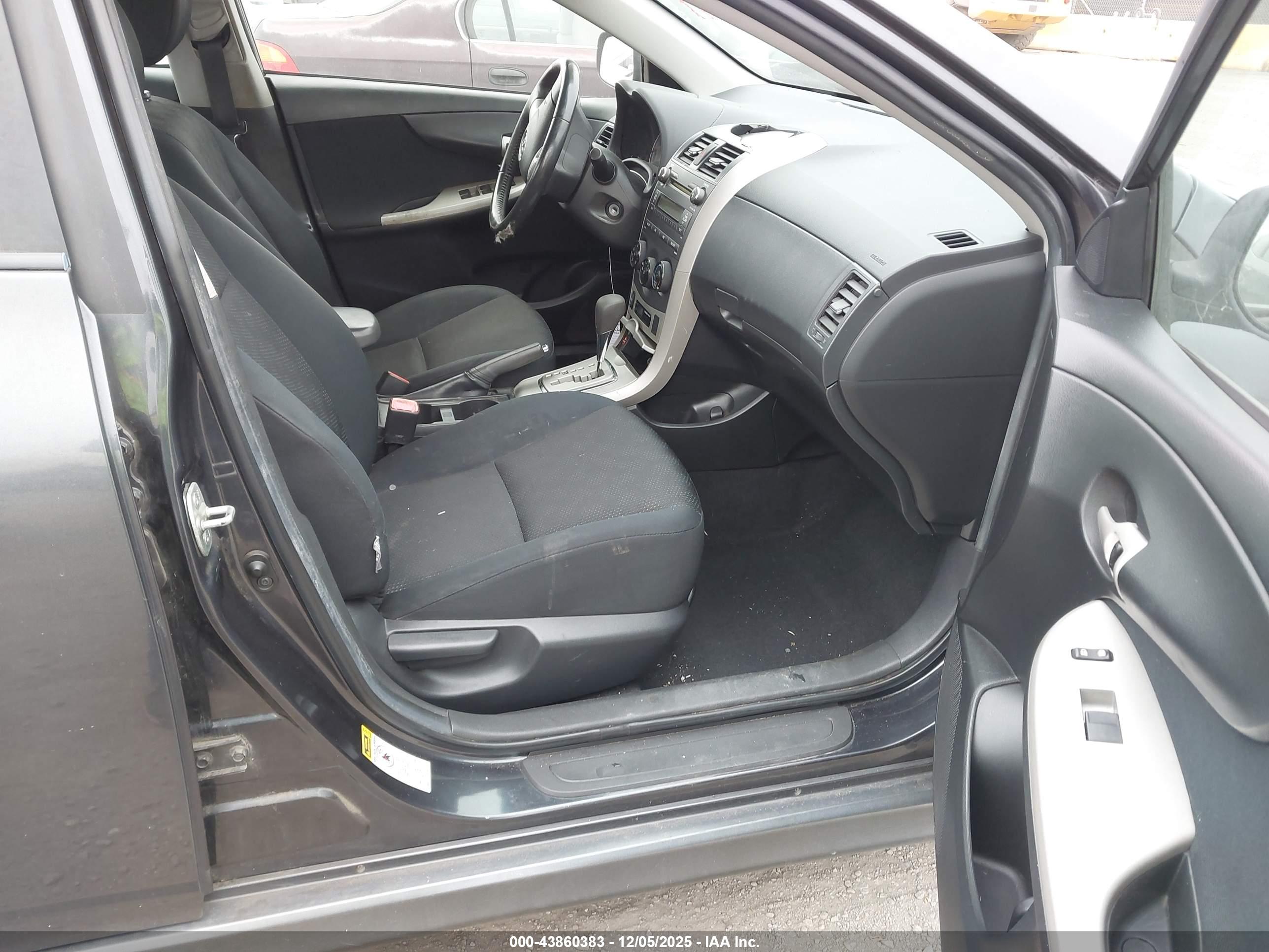 TOYOTA COROLLA image 5