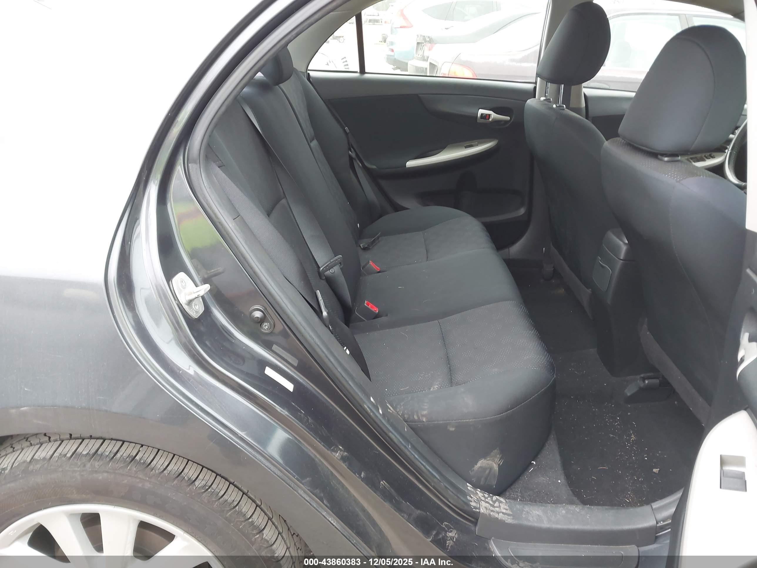 TOYOTA COROLLA image 8