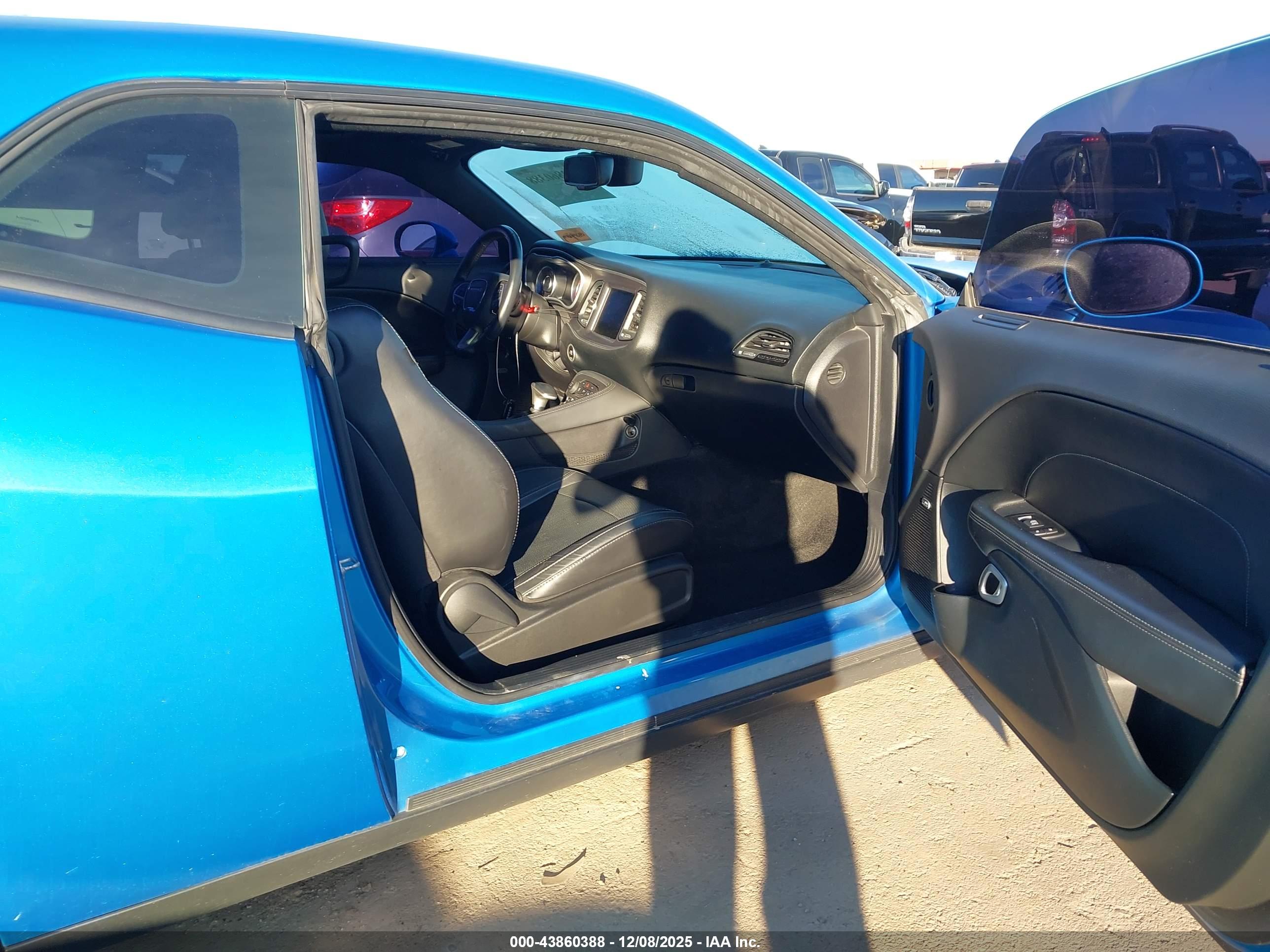 DODGE CHALLENGER image 5