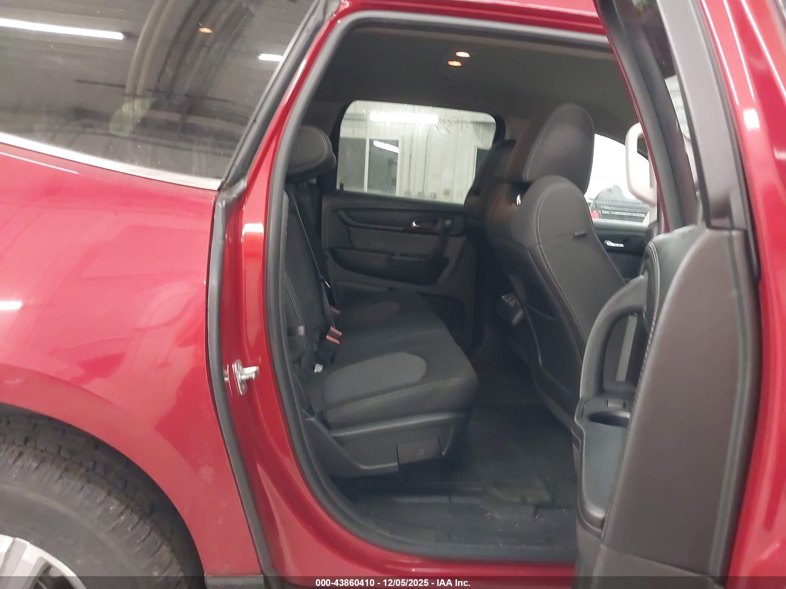 CHEVROLET TRAVERSE image 8