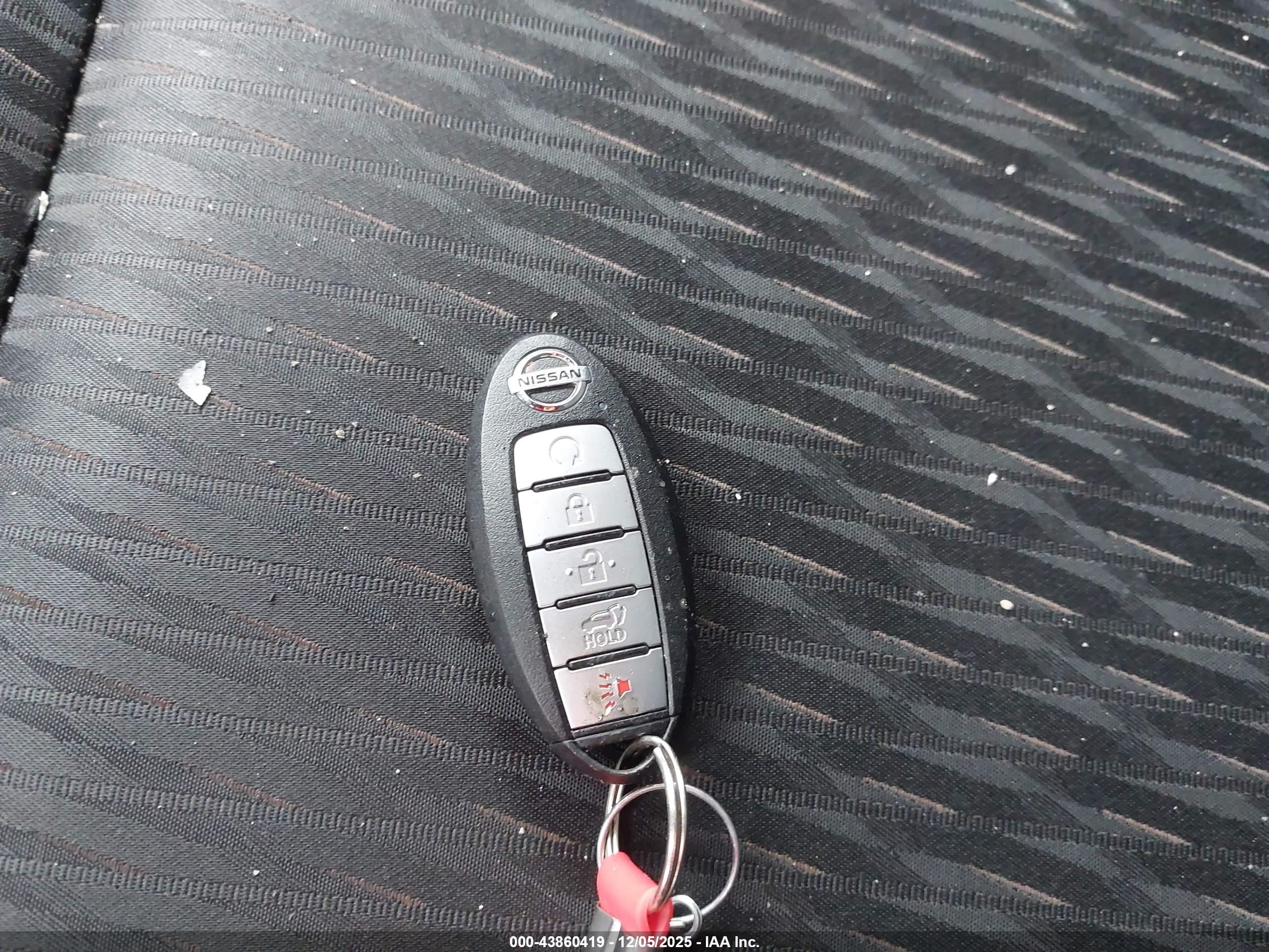 NISSAN ROGUE image 11