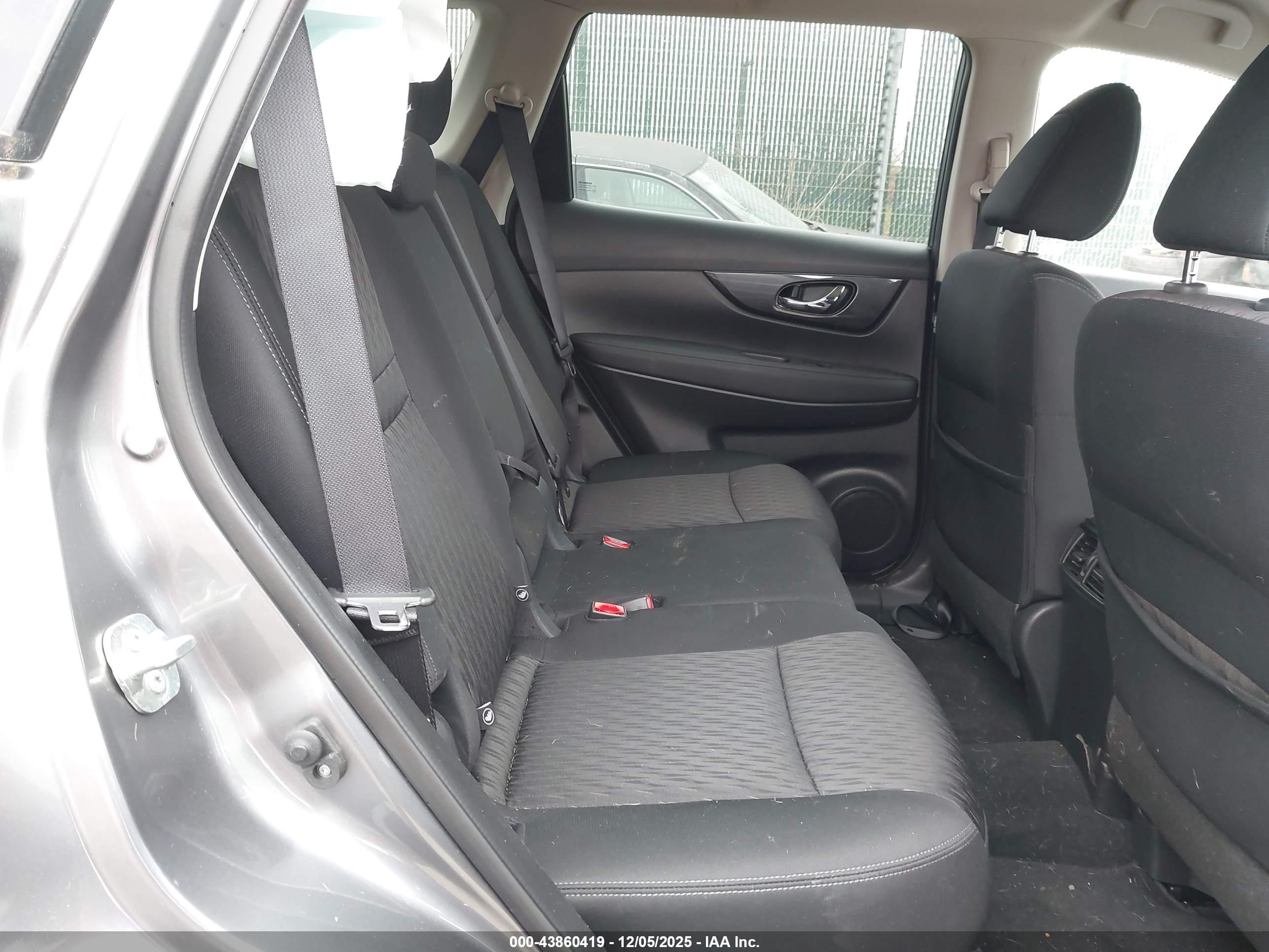 NISSAN ROGUE image 8