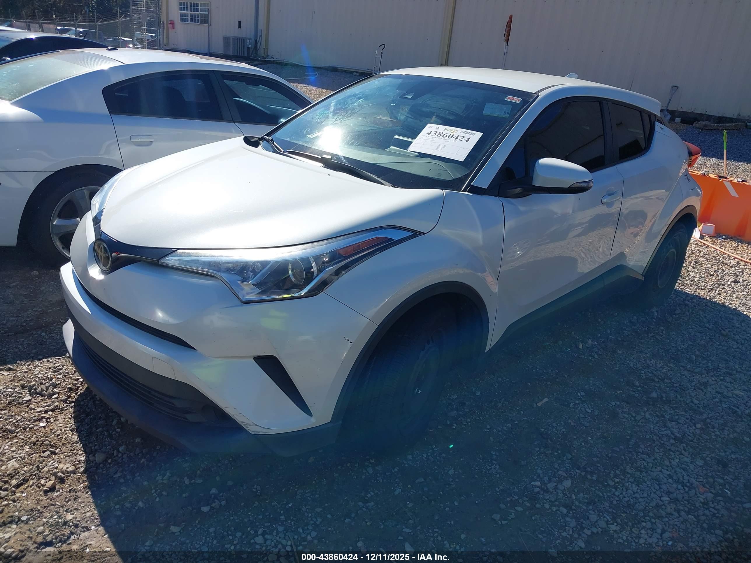 TOYOTA C-HR image 2