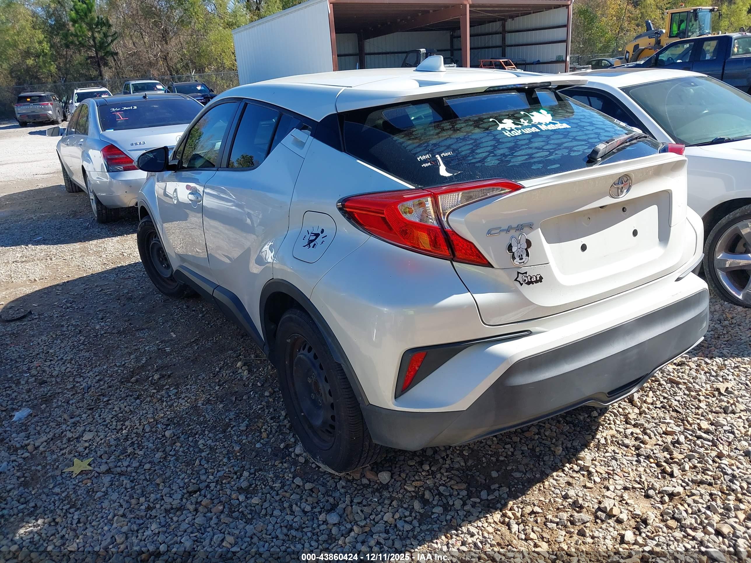 TOYOTA C-HR image 3