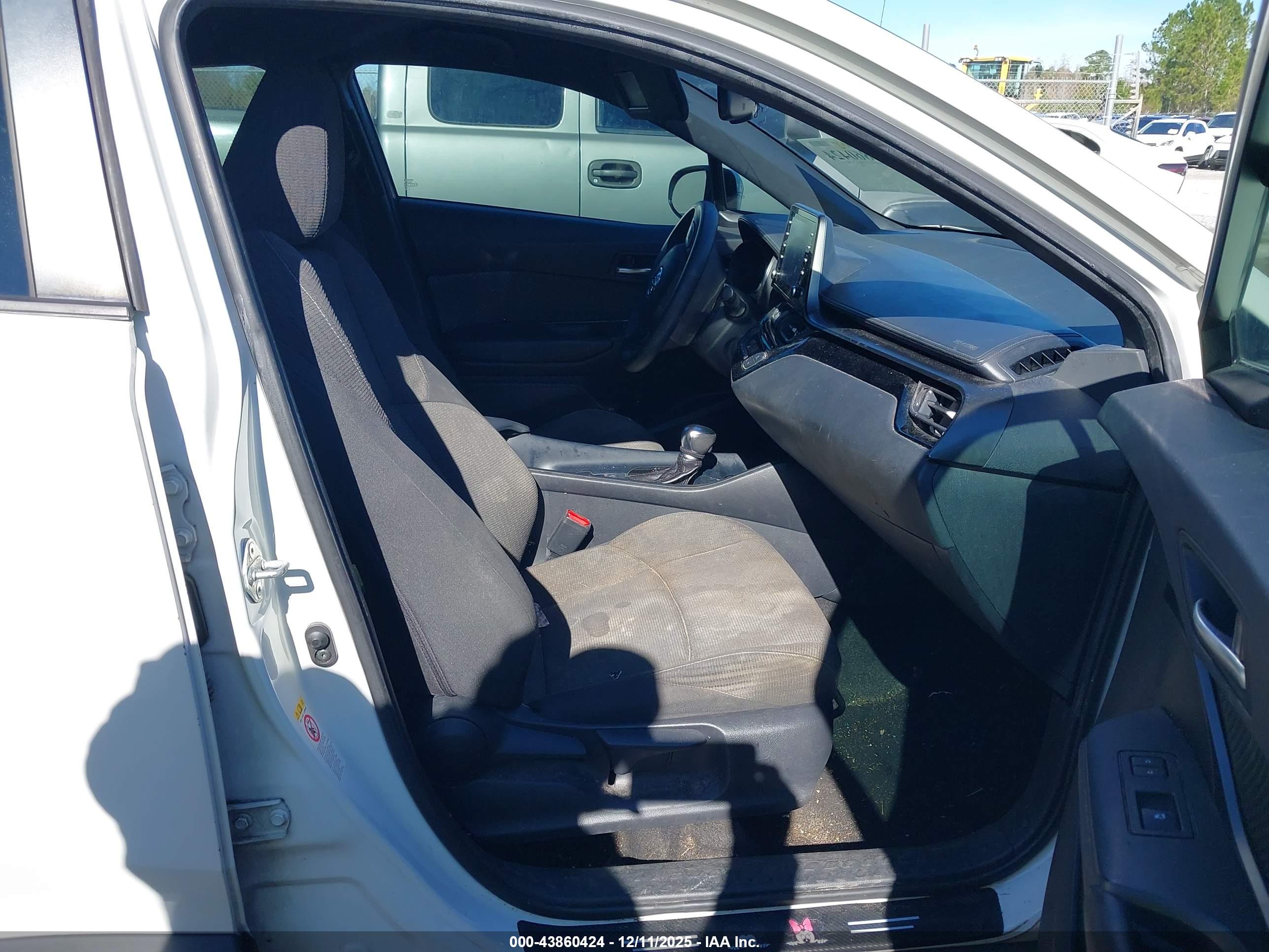 TOYOTA C-HR image 5