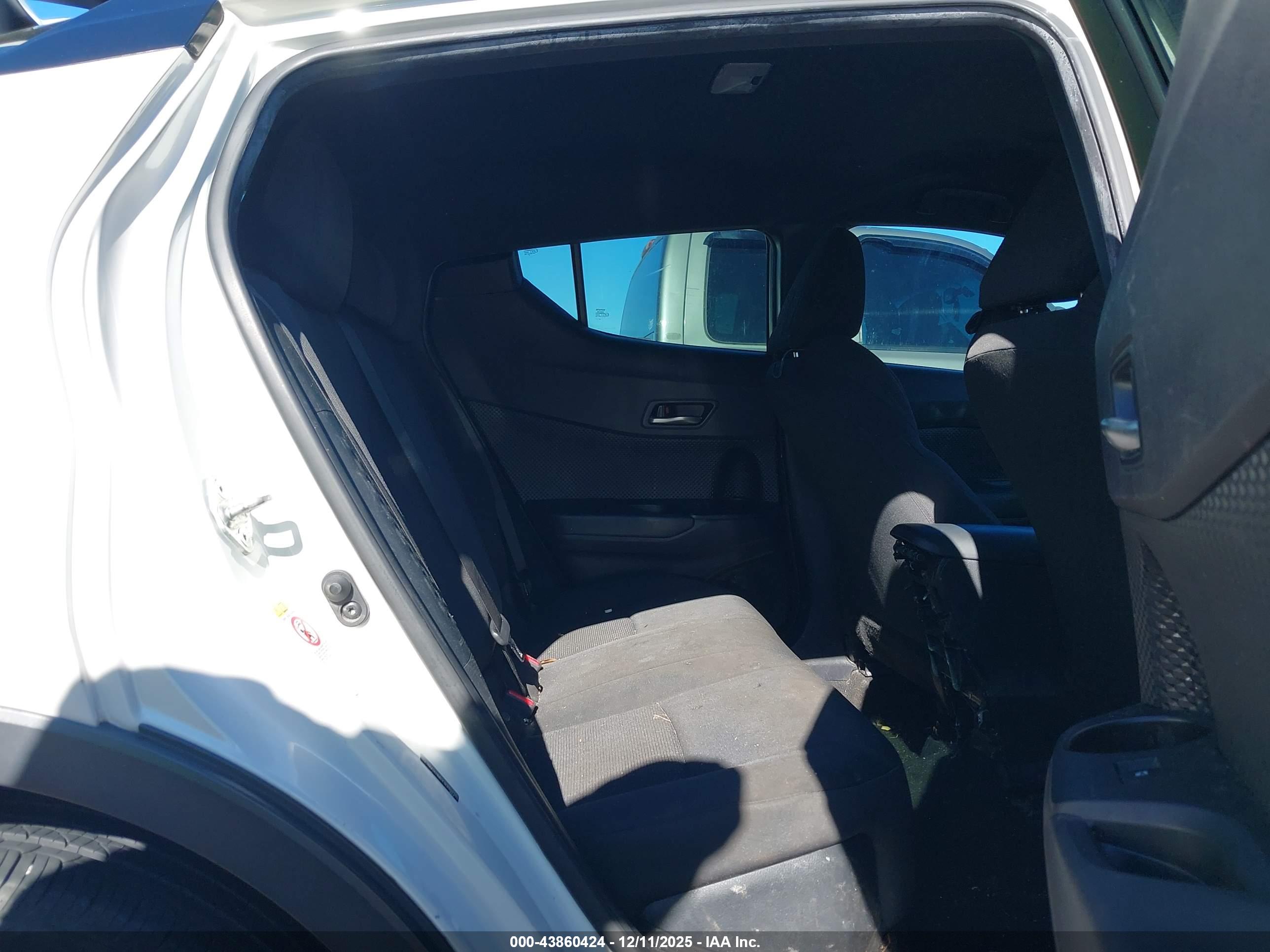 TOYOTA C-HR image 8