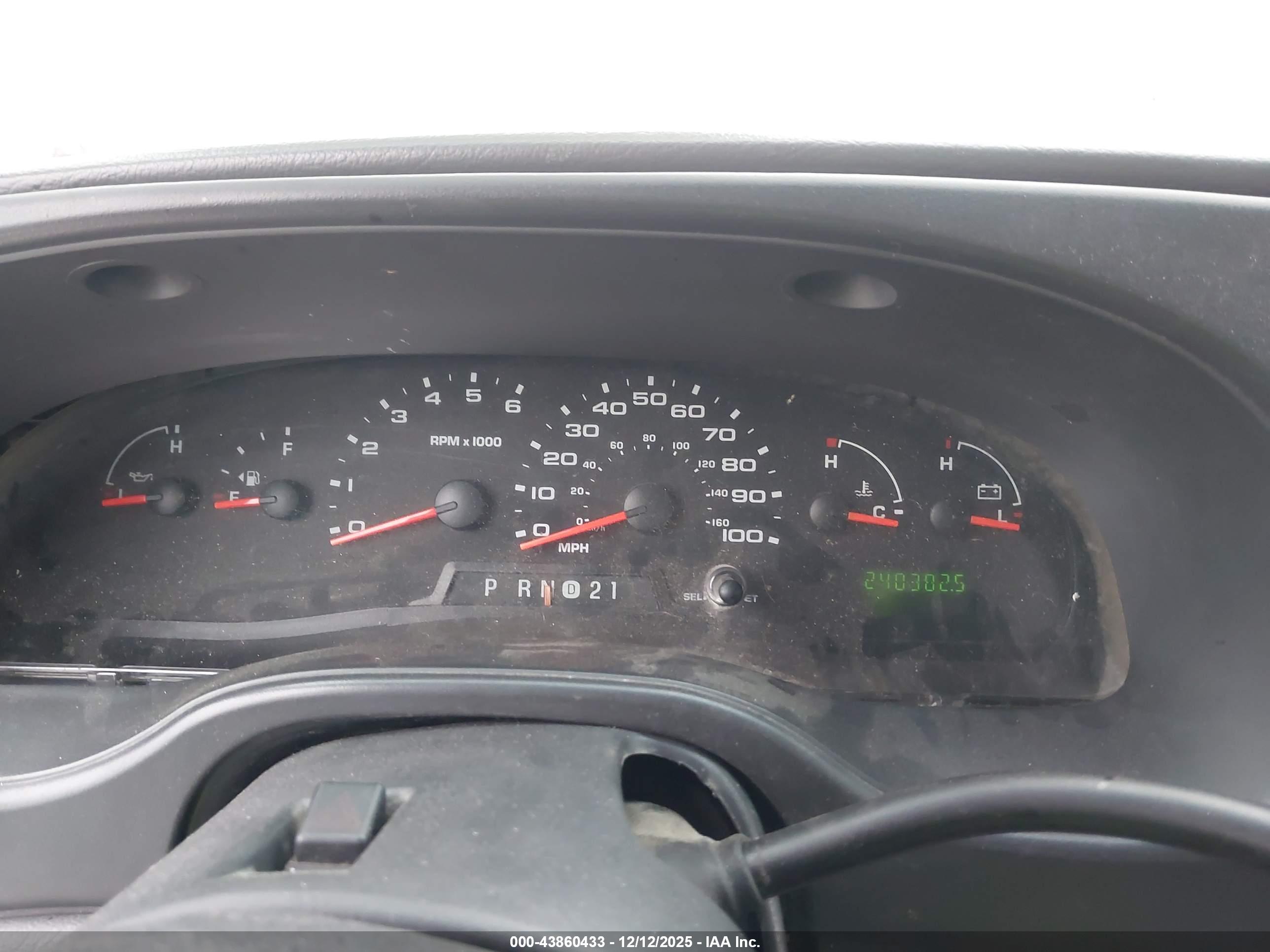 FORD E-250 image 7