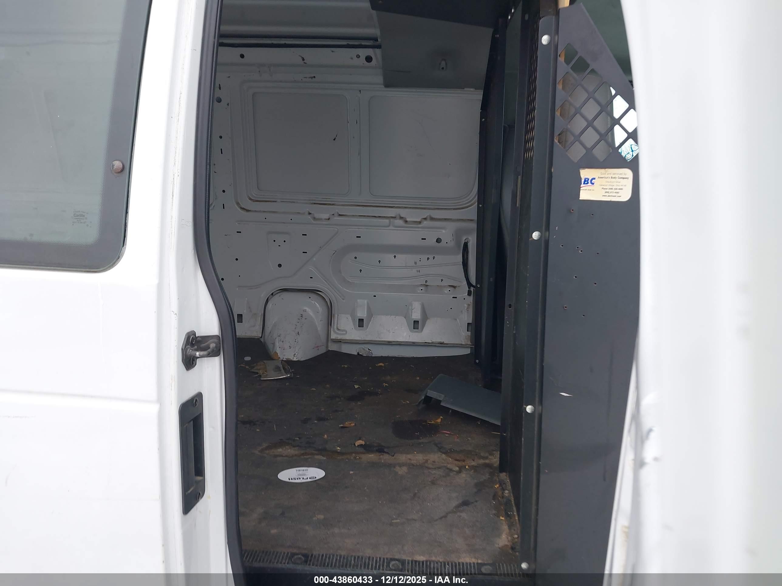 FORD E-250 image 8
