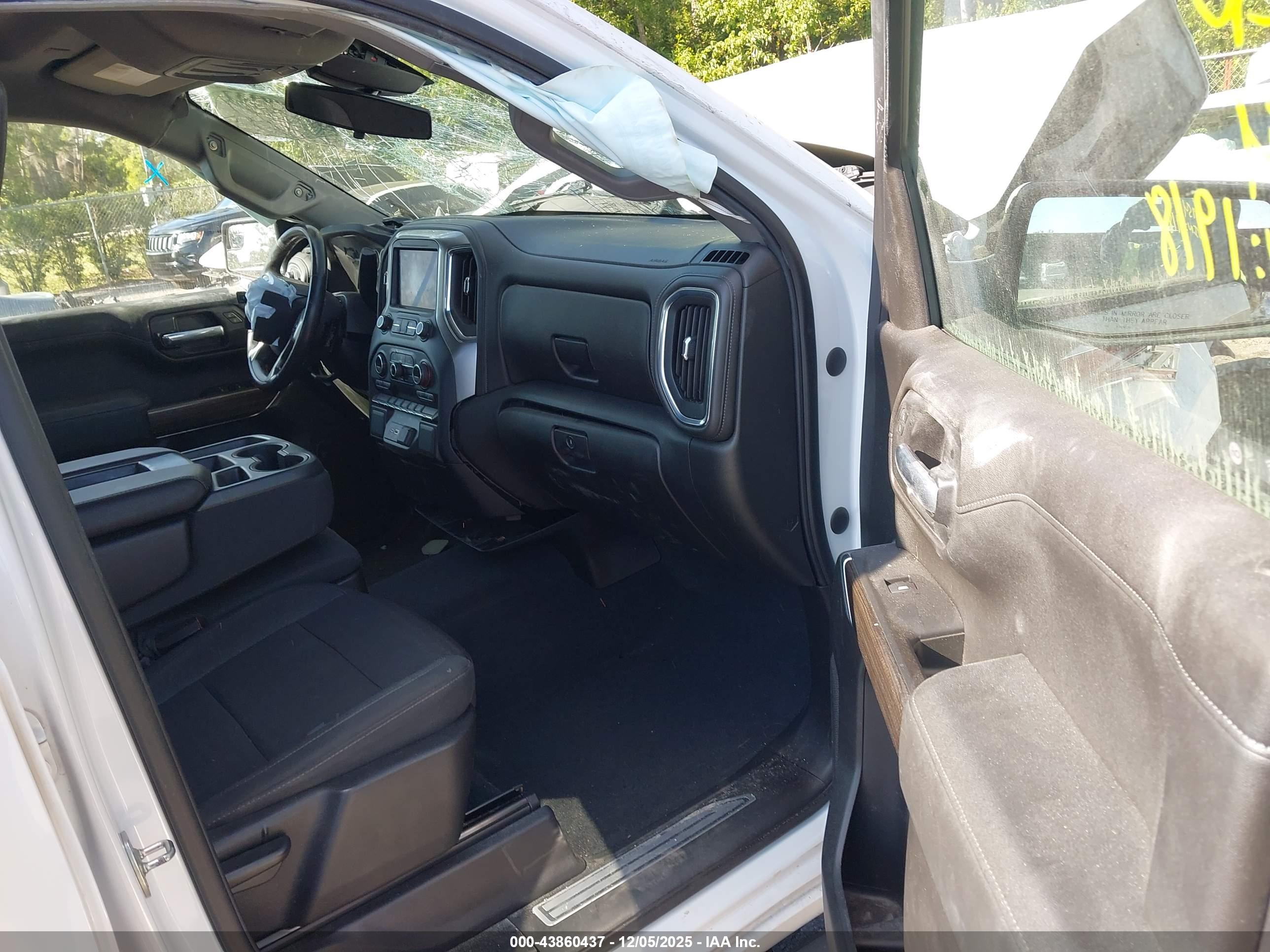 CHEVROLET SILVERADO image 5