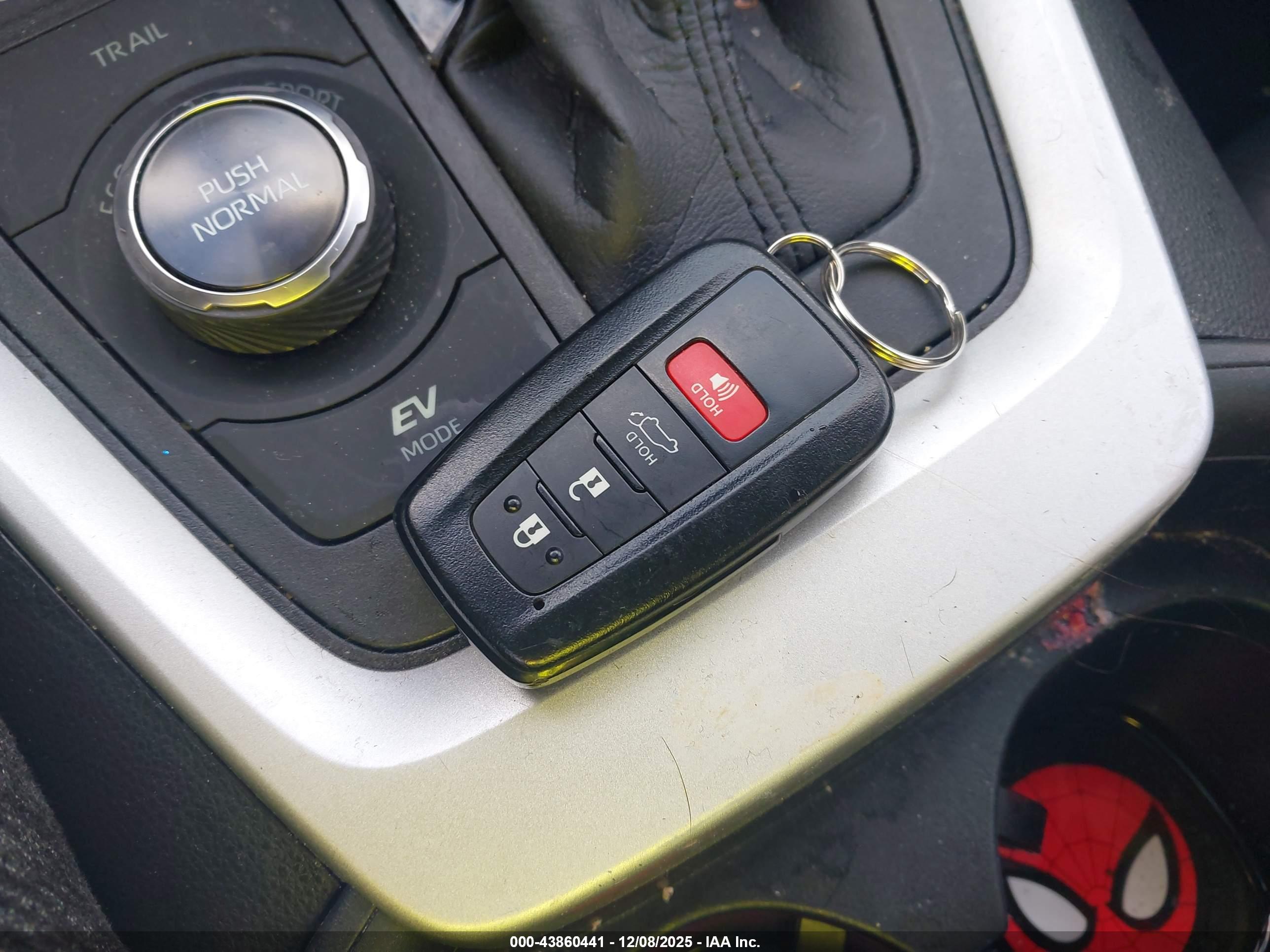 TOYOTA RAV4 image 11