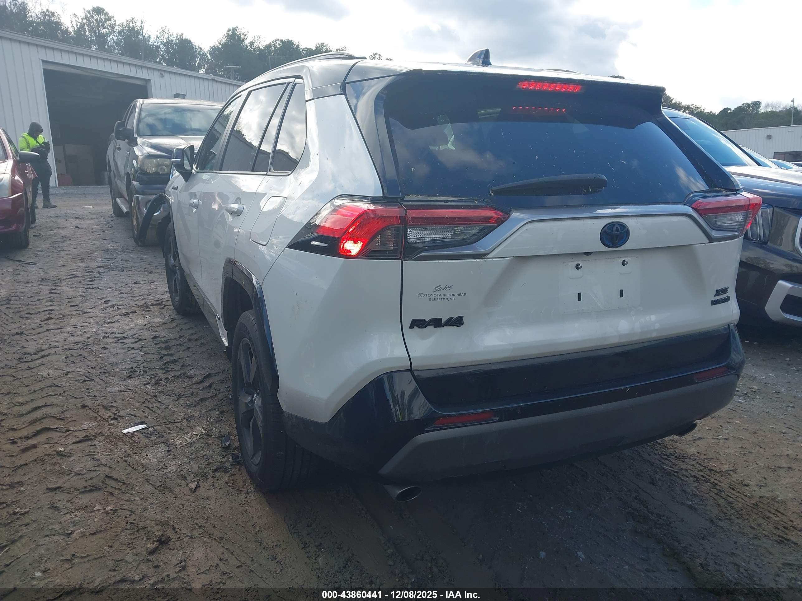 TOYOTA RAV4 image 3