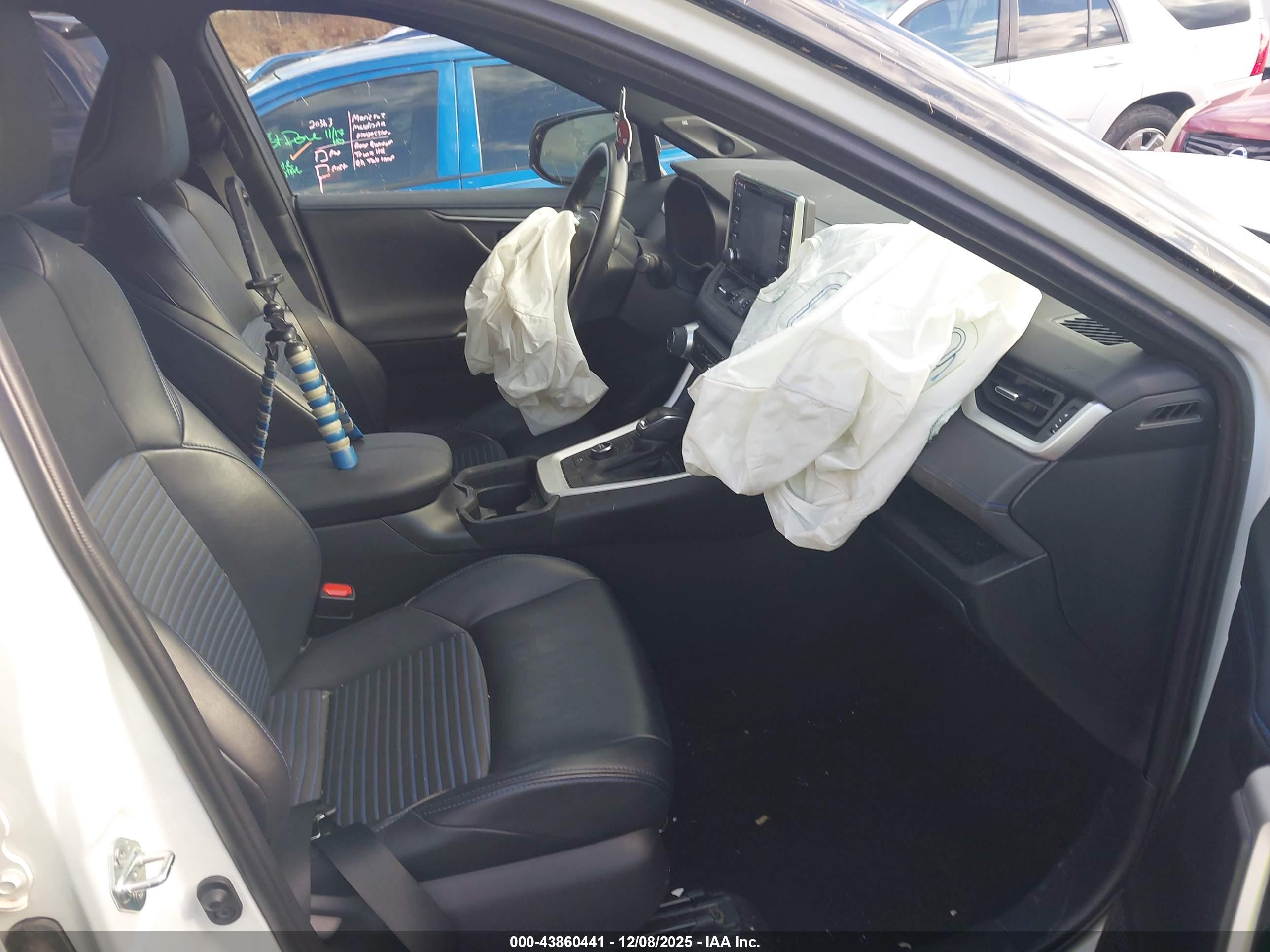 TOYOTA RAV4 image 5