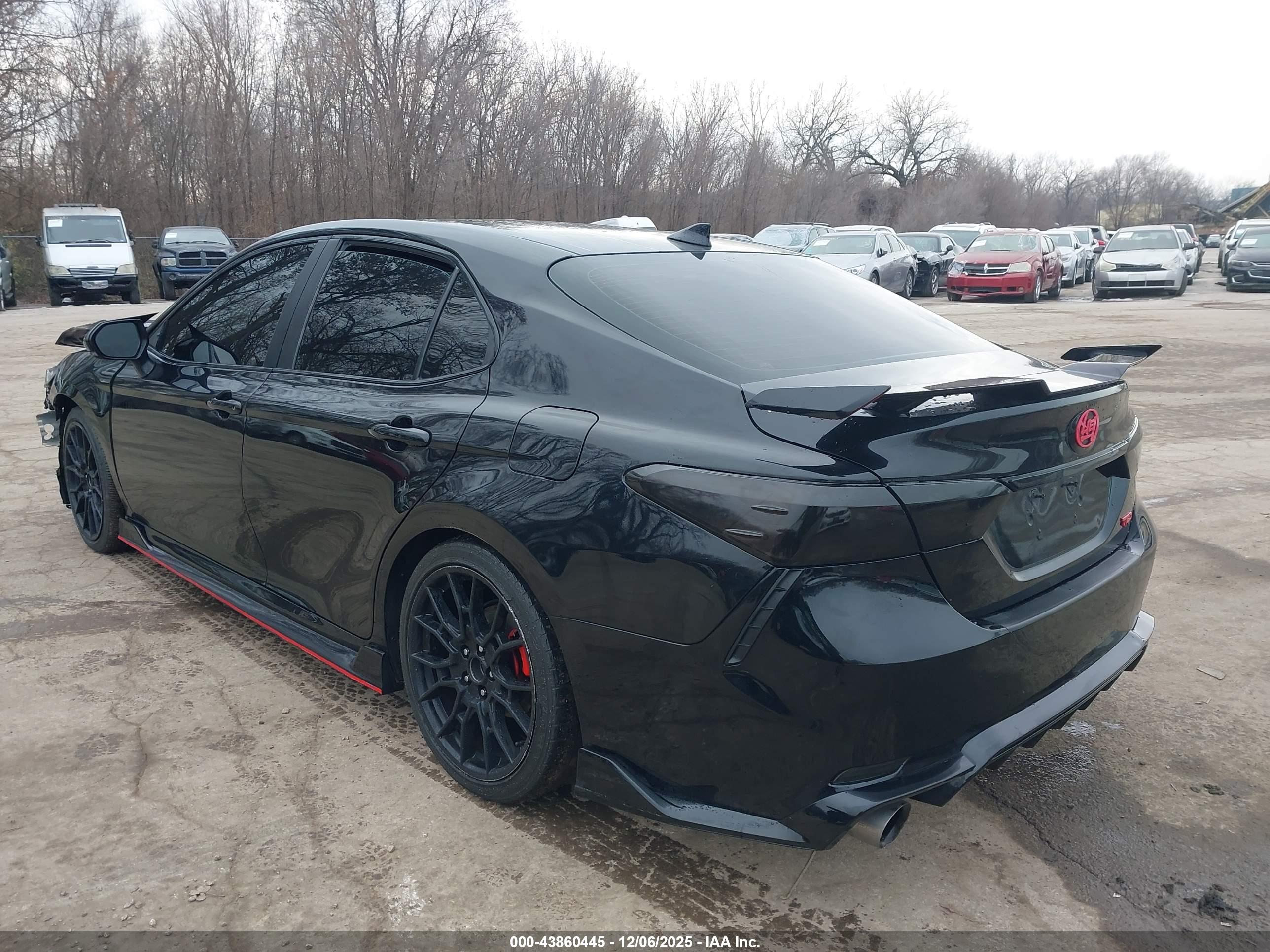 TOYOTA CAMRY image 3