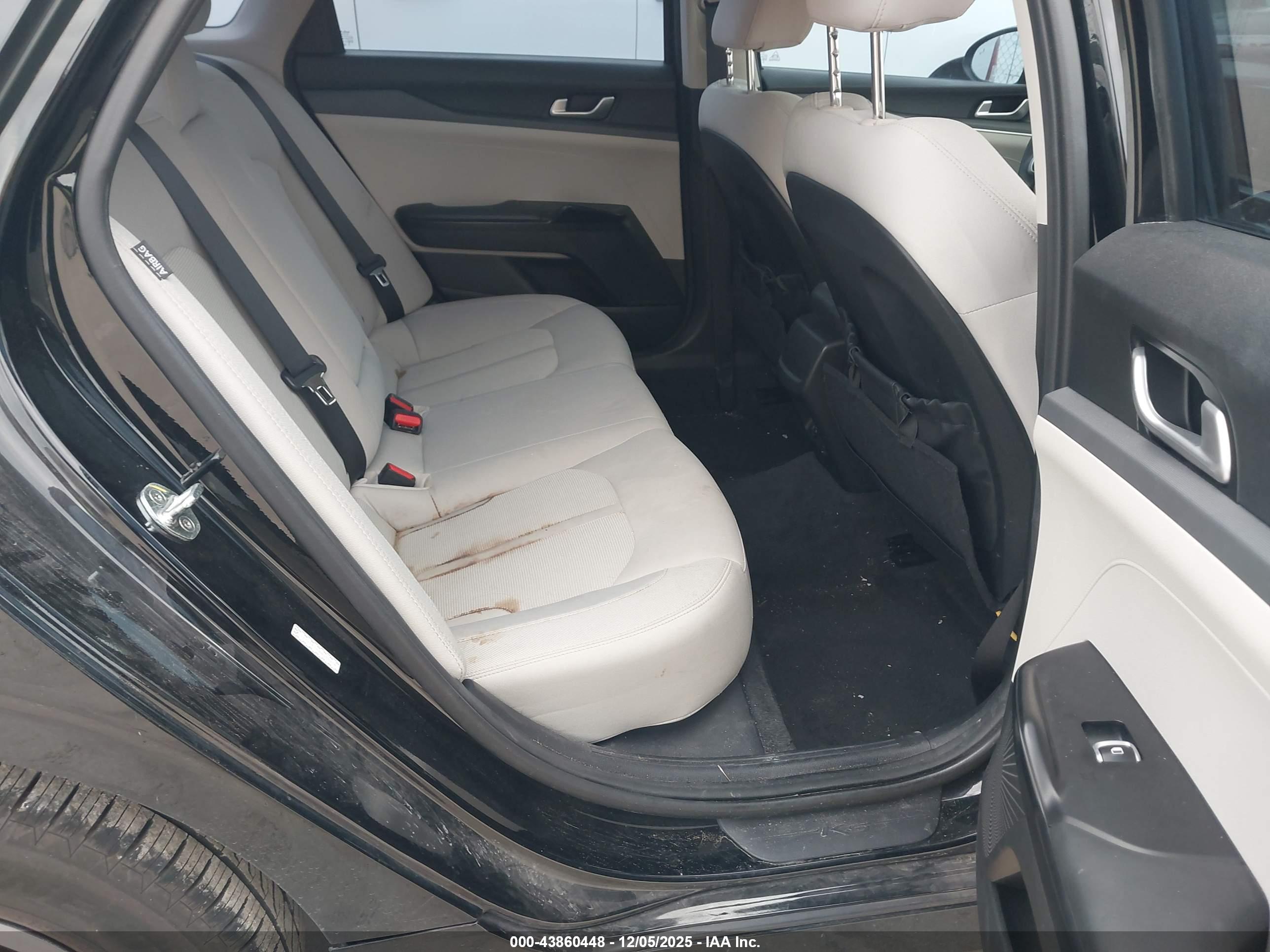 KIA K5 image 8