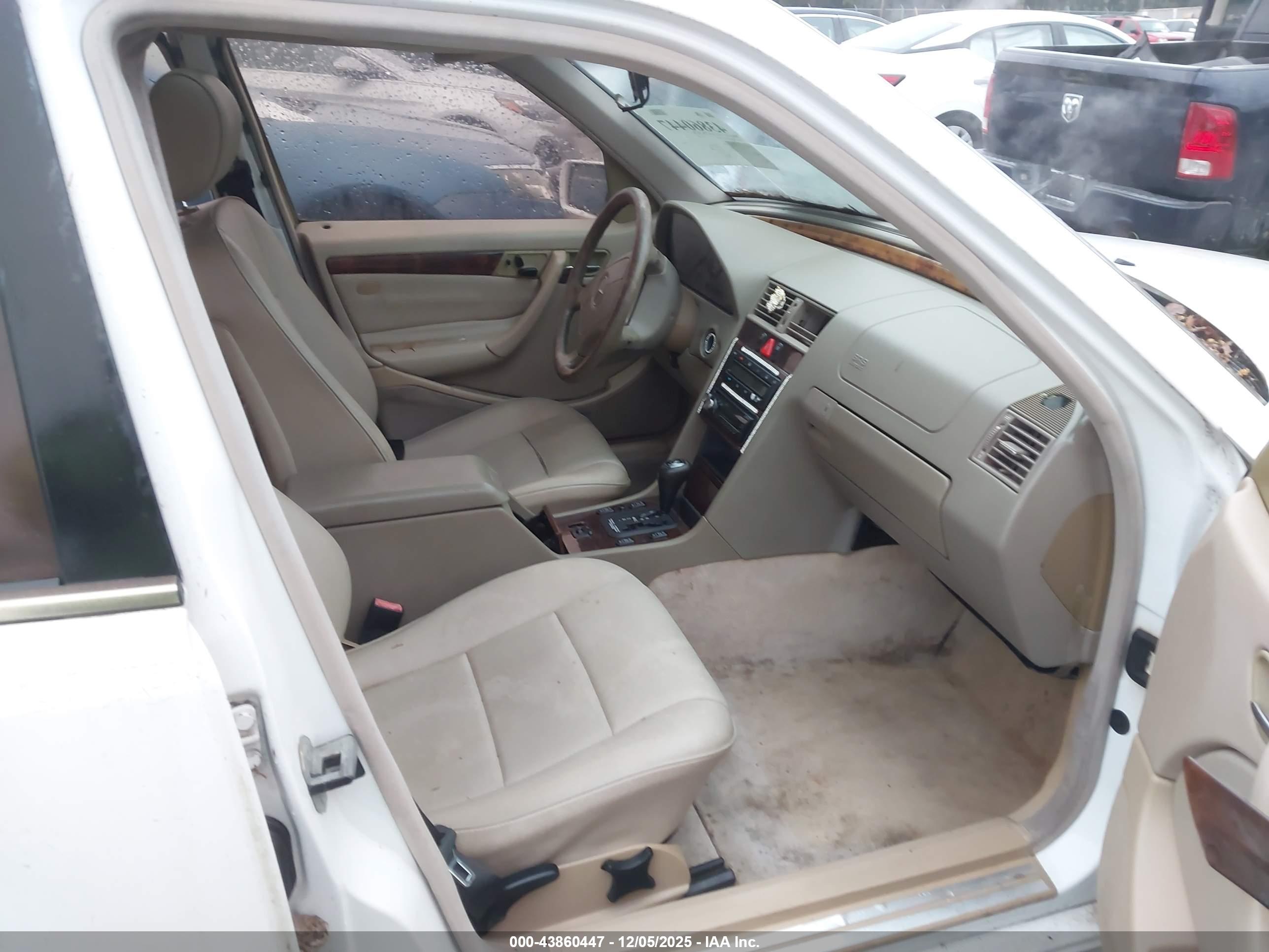 MERCEDES-BENZ C image 5