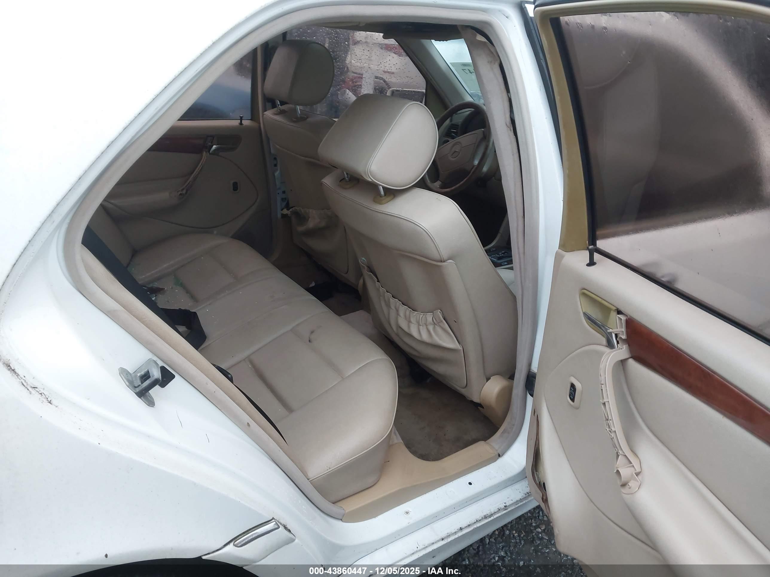 MERCEDES-BENZ C image 8