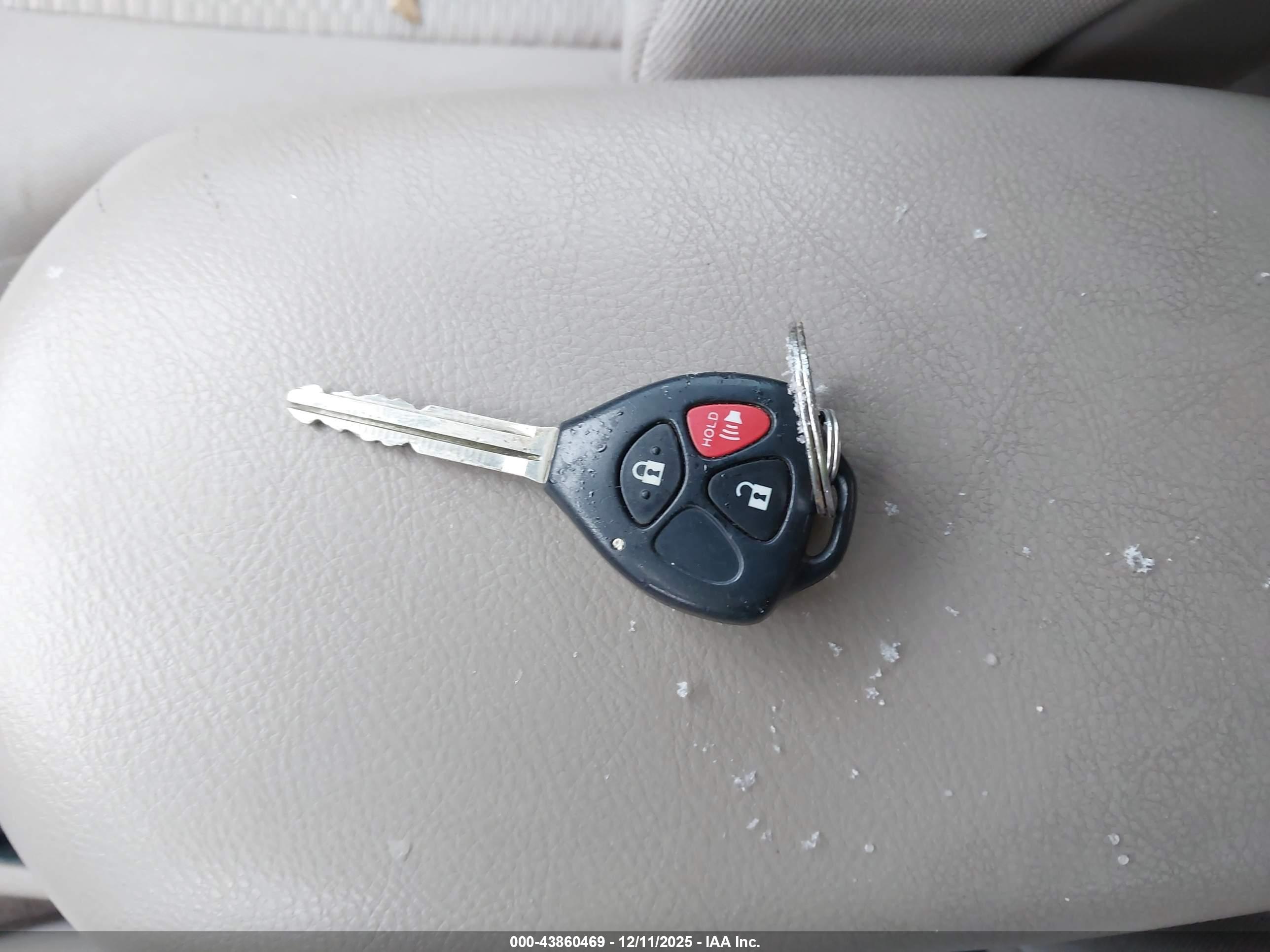 TOYOTA RAV4 image 11