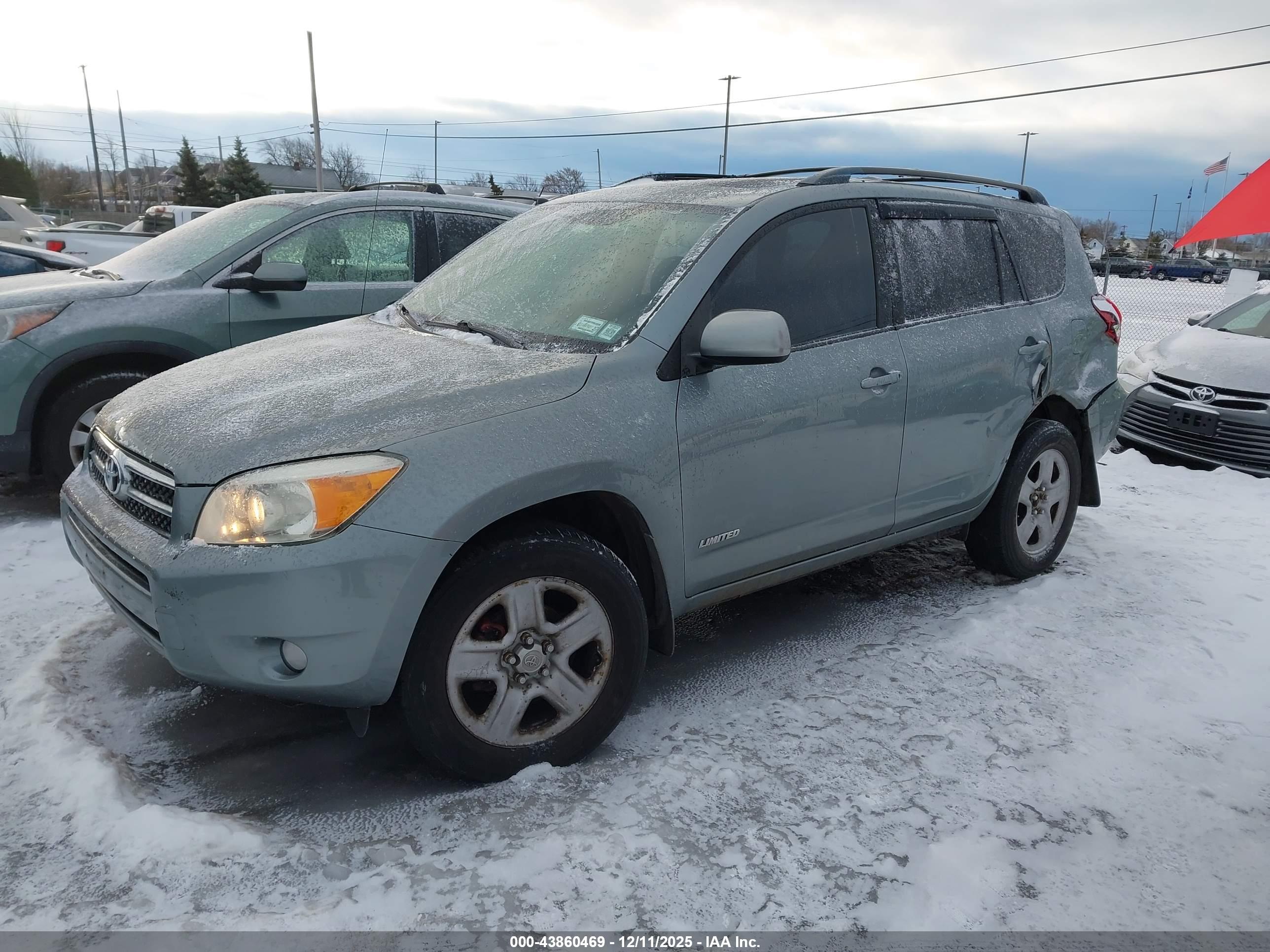 TOYOTA RAV4 image 2