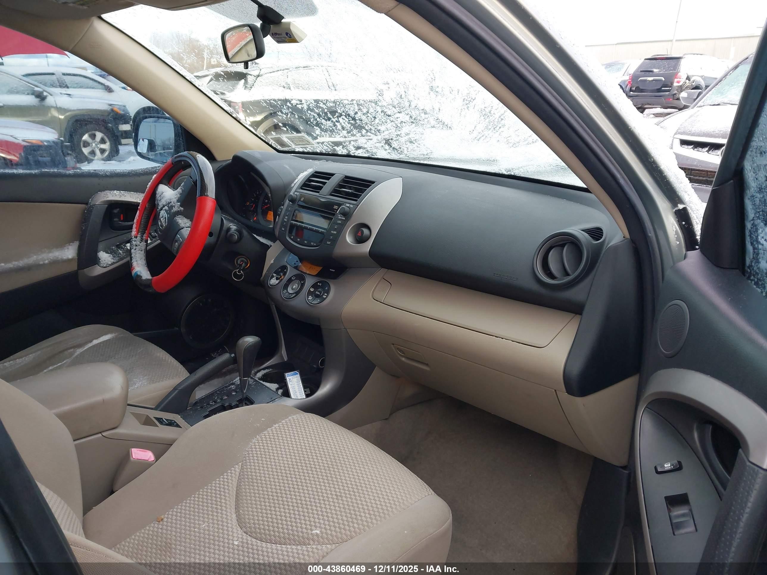 TOYOTA RAV4 image 5