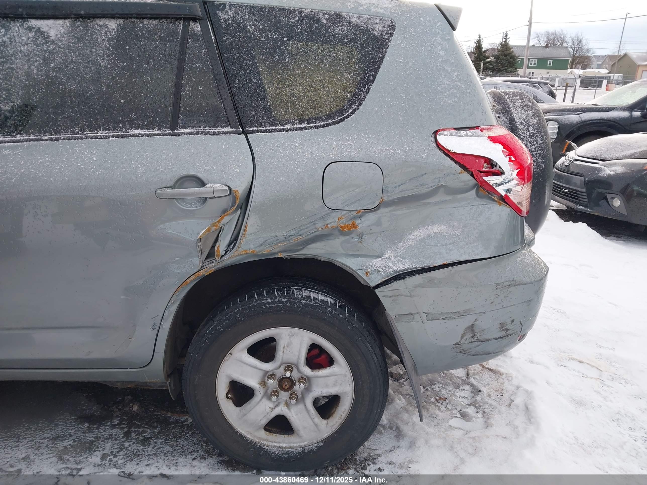 TOYOTA RAV4 image 6