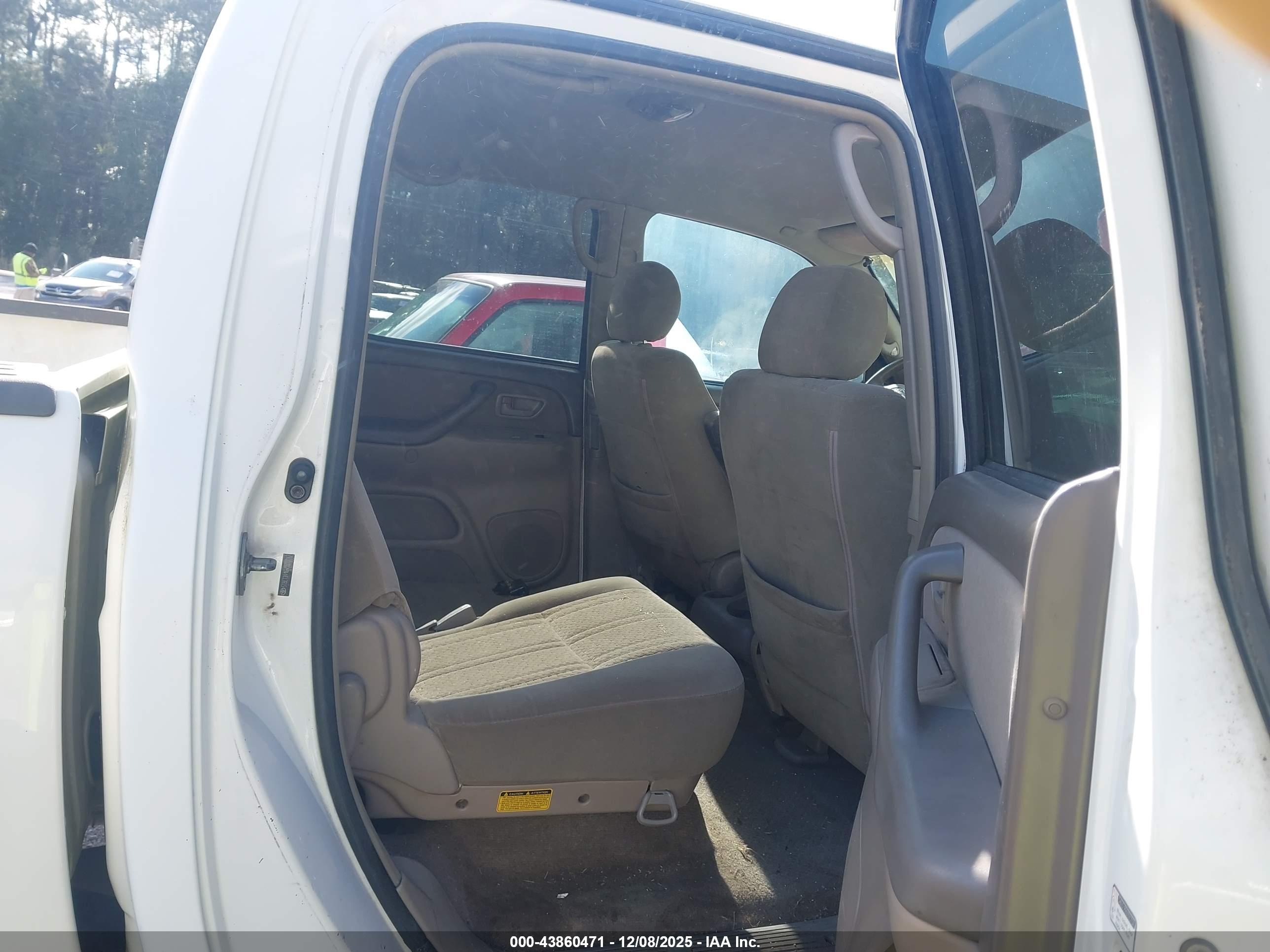 TOYOTA TUNDRA image 8