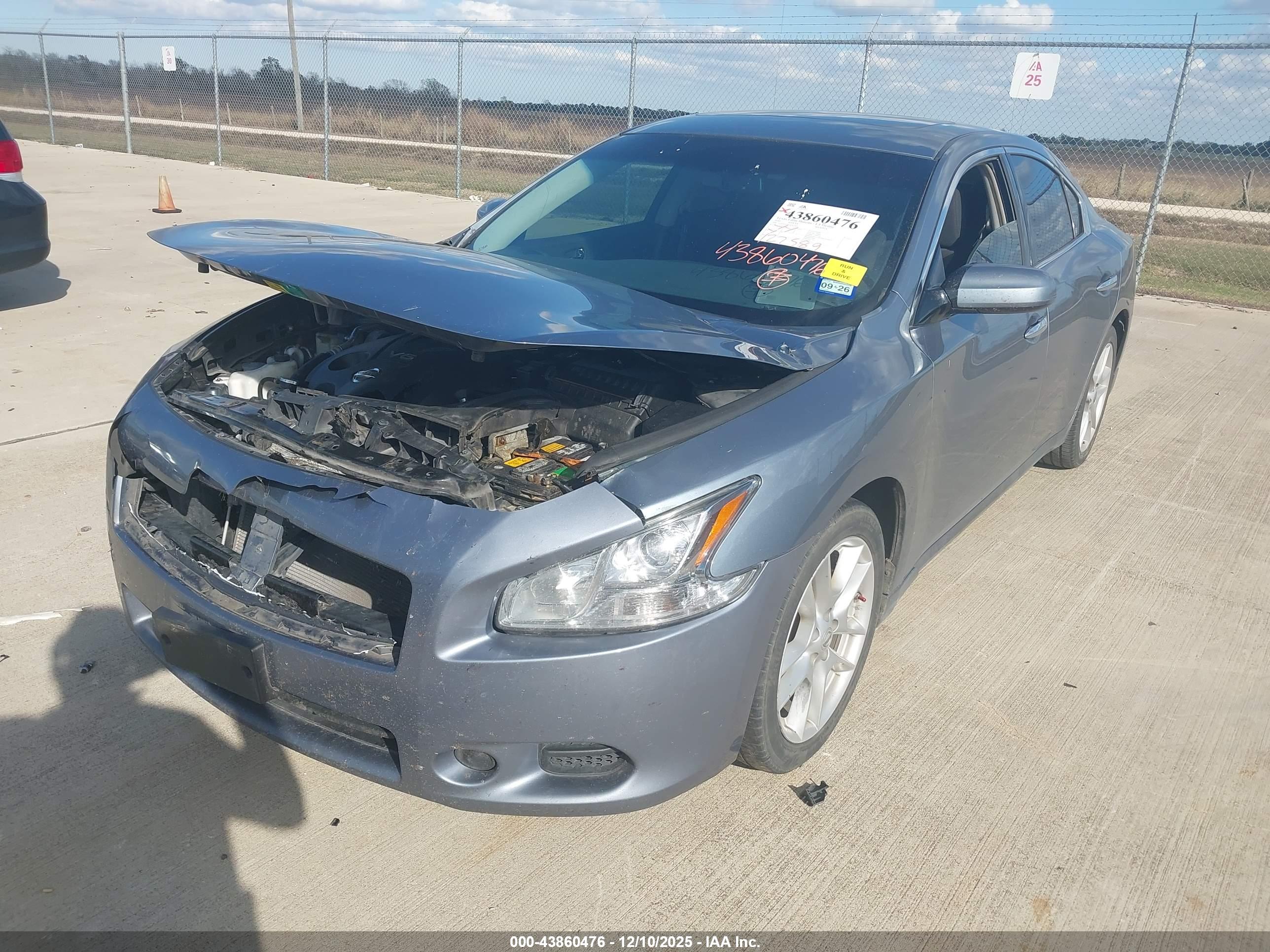 NISSAN MAXIMA image 6