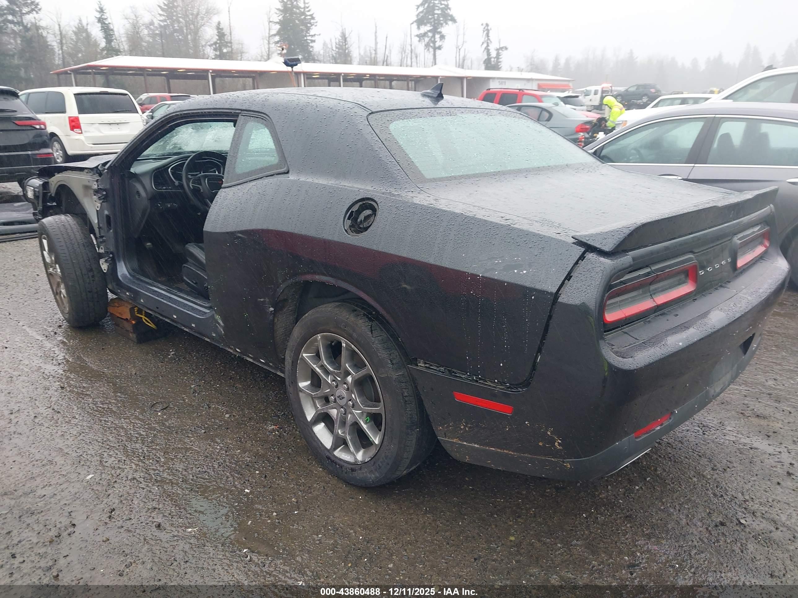 DODGE CHALLENGER image 3