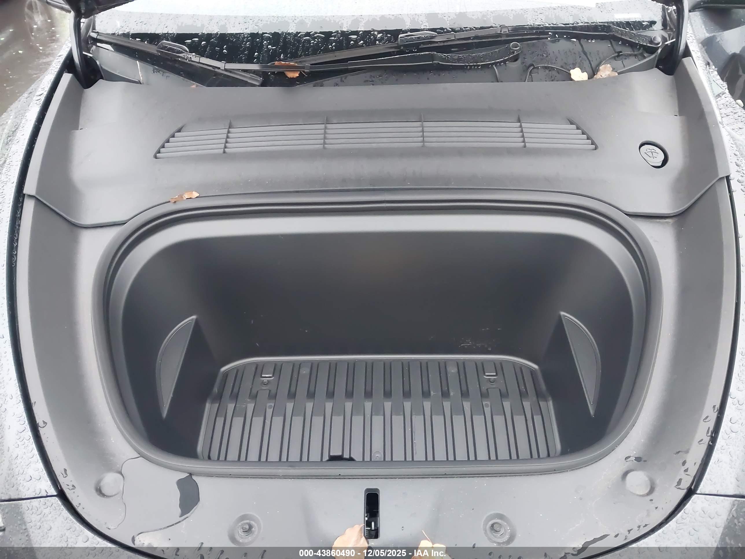 TESLA MODEL image 10