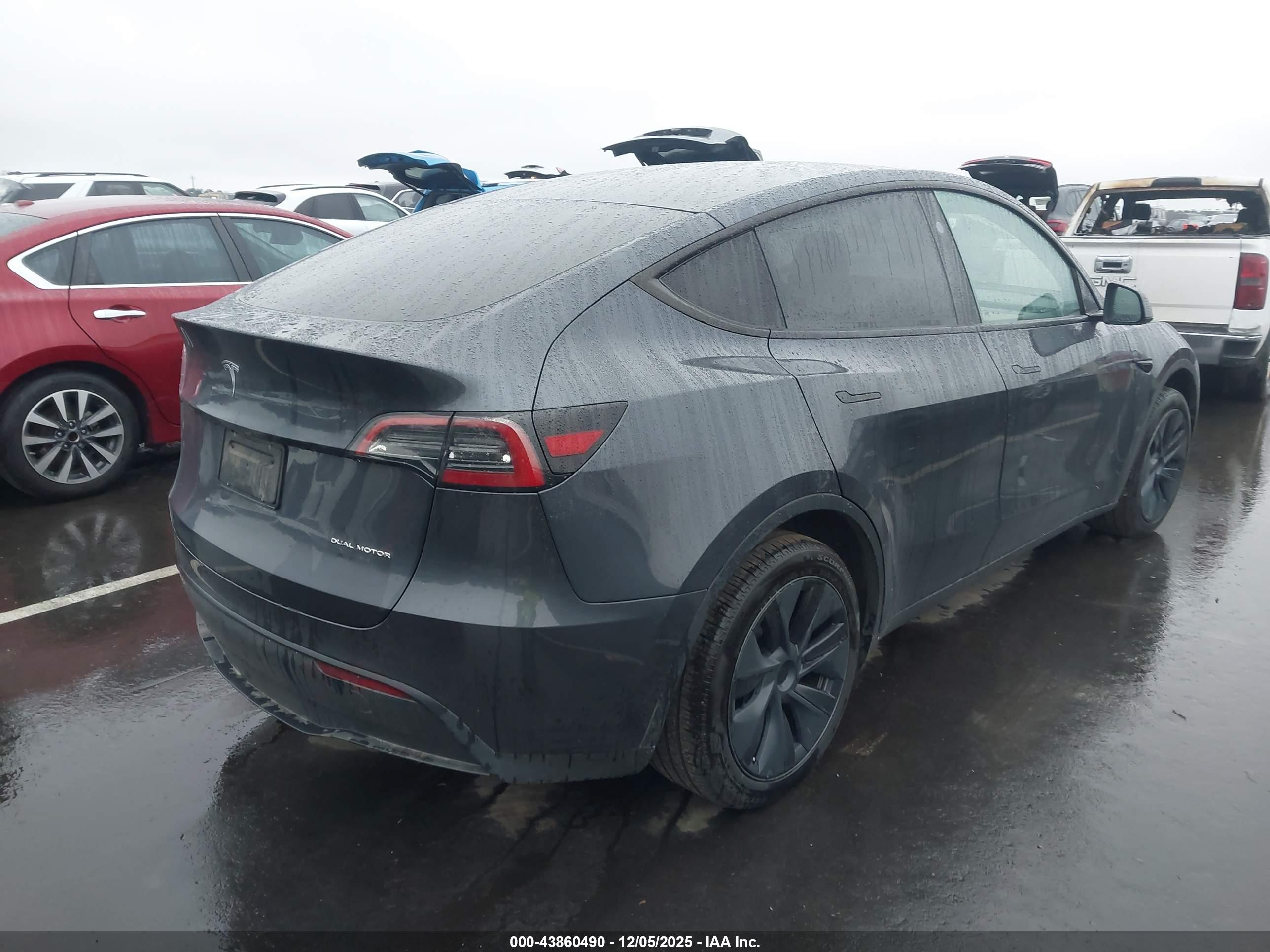 TESLA MODEL image 4